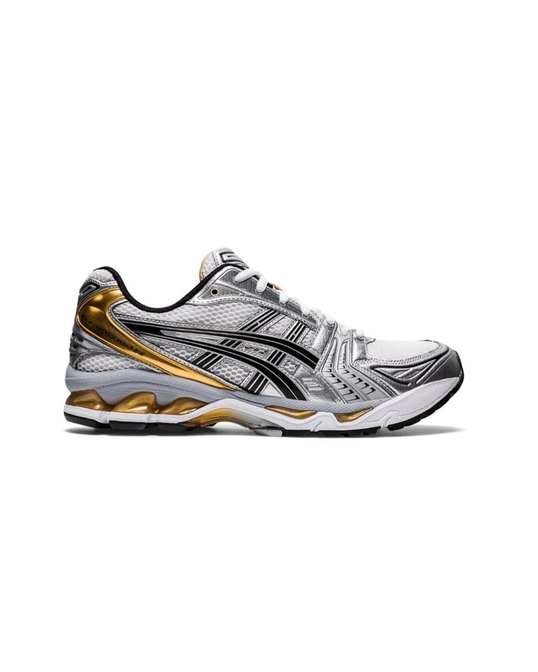 UNITED ARROWS & SONSさんのインスタグラム写真 - (UNITED ARROWS & SONSInstagram)「【 Info 】＜asics＞より「GEL-KAYANO 14」が11月24(金)に発売となります。  2008年にアメリカのランニング専門誌「RUNNER'S WORLD」の「INTERNATIONAL Editor's Choice」賞を受賞した、当時の「GEL-KAYANO 14」をデザインベースとしています。部位に応じて適切な素材を配すことで生まれたボリューム感のあるシルエットなど、2000年代に見られたデザインテイストを取り入れながら、ミッドソールに搭載した衝撃緩衝材機能を持つGELテクノロジーなど、「GEL-KAYANO」シリーズを代表する機能や構造を残しました。また、アッパーの素材とフィット感をタウンユース用にアップデートしています。  GEL-KAYANO 14 ¥19,800-  ■取り扱い店舗：ユナイテッドアローズ&サンズ、オンラインストア  ※お一人様各色1点までご購入いただけます。 ※店舗通販は11月27日(月)より可能です。  #unitedarrowsandsons #unitedarrows」11月23日 12時58分 - unitedarrowsandsons