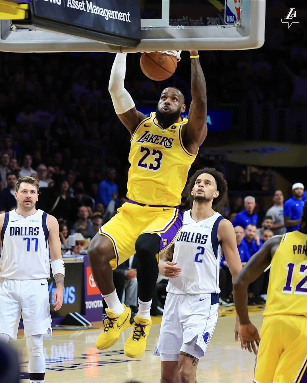 Los Angeles Lakersさんのインスタグラム写真 - (Los Angeles LakersInstagram)「Bron dish ➡️ Rui dunk  TP dish ➡️ Bron dunk」11月23日 13時08分 - lakers