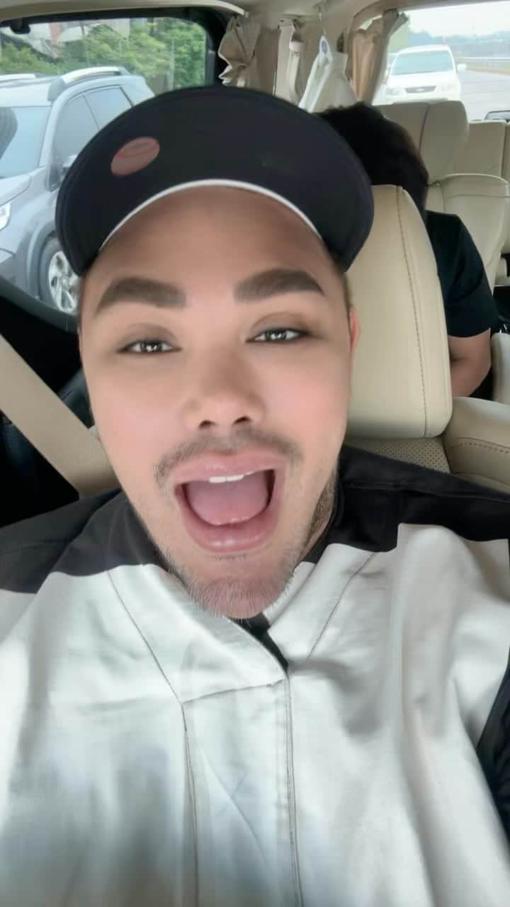 Ivan Gunawanのインスタグラム：「Siapa yg  ingin  menjadi  the  next  miss mega  bintang  2024 , kusus nya  Kalian  yg  ada  di  sumatra  utara  @mmbi.sumut  26 november jam 12.00 siang  brew cafe  medan ❤️❤️❤️」