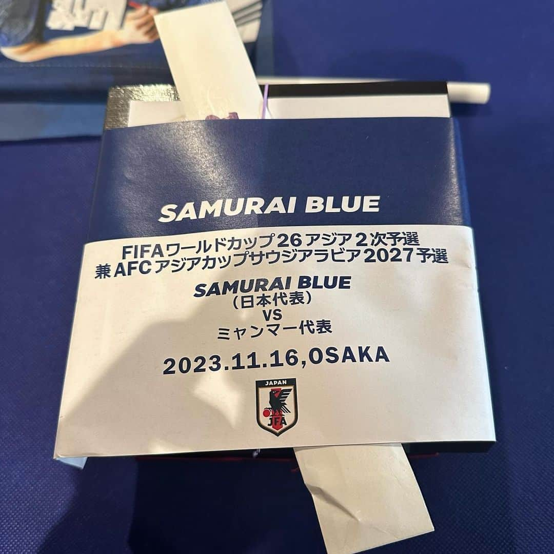 ロザッチさんのインスタグラム写真 - (ロザッチInstagram)「日本代表見に行った😀⚽️🏟️ 最高😀堂安選手を応援している80代くらいのお婆様が堂安選手が点決めて泣いて嬉しがっていたのが本当サッカーって素敵やなってなった日でした⚽️」11月23日 13時10分 - rozacchi