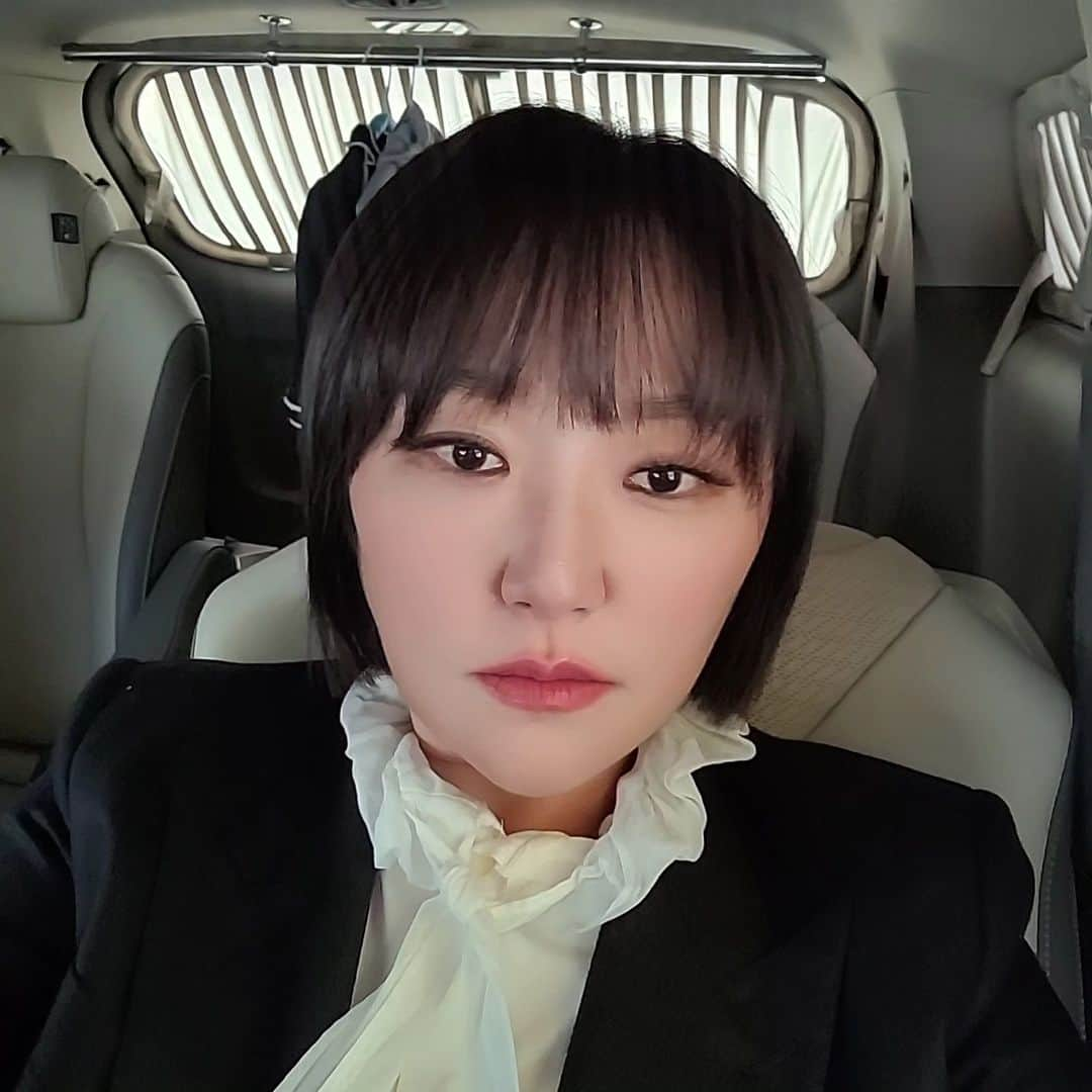 キム・ヒョンスクのインスタグラム：「#연예가중기#소상공인분들과#티몬이함께하는#오늘오후3시#라이브방송#많관부ㅎ」