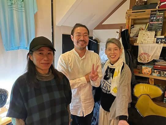 タテタカコのインスタグラム：「たかのさん、いらしてくださってありがとうございます！ 肩の話をする良元さん📷」