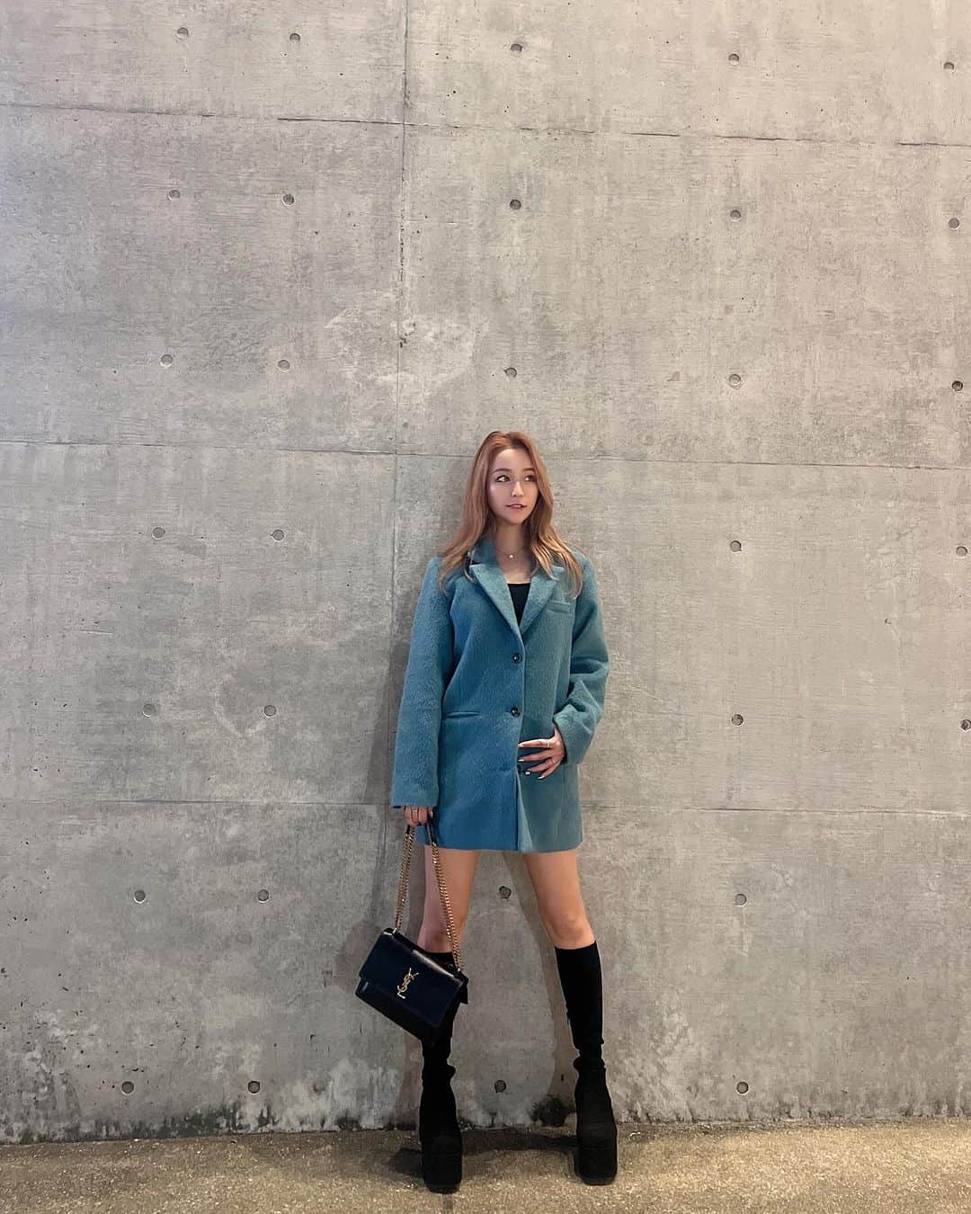 のインスタグラム：「IN福岡🛸 クリスマスマーケット行って たくさんツリー見てお酒飲んでたのち☺︎  outer @resexxy_official   このカラーに一目惚れしたんだけど 今の髪色にもあってお気に入り❤︎‪❤︎‪  今日福岡暖かすぎて暑いくらい笑  #resexxy #リゼクシー #福岡」
