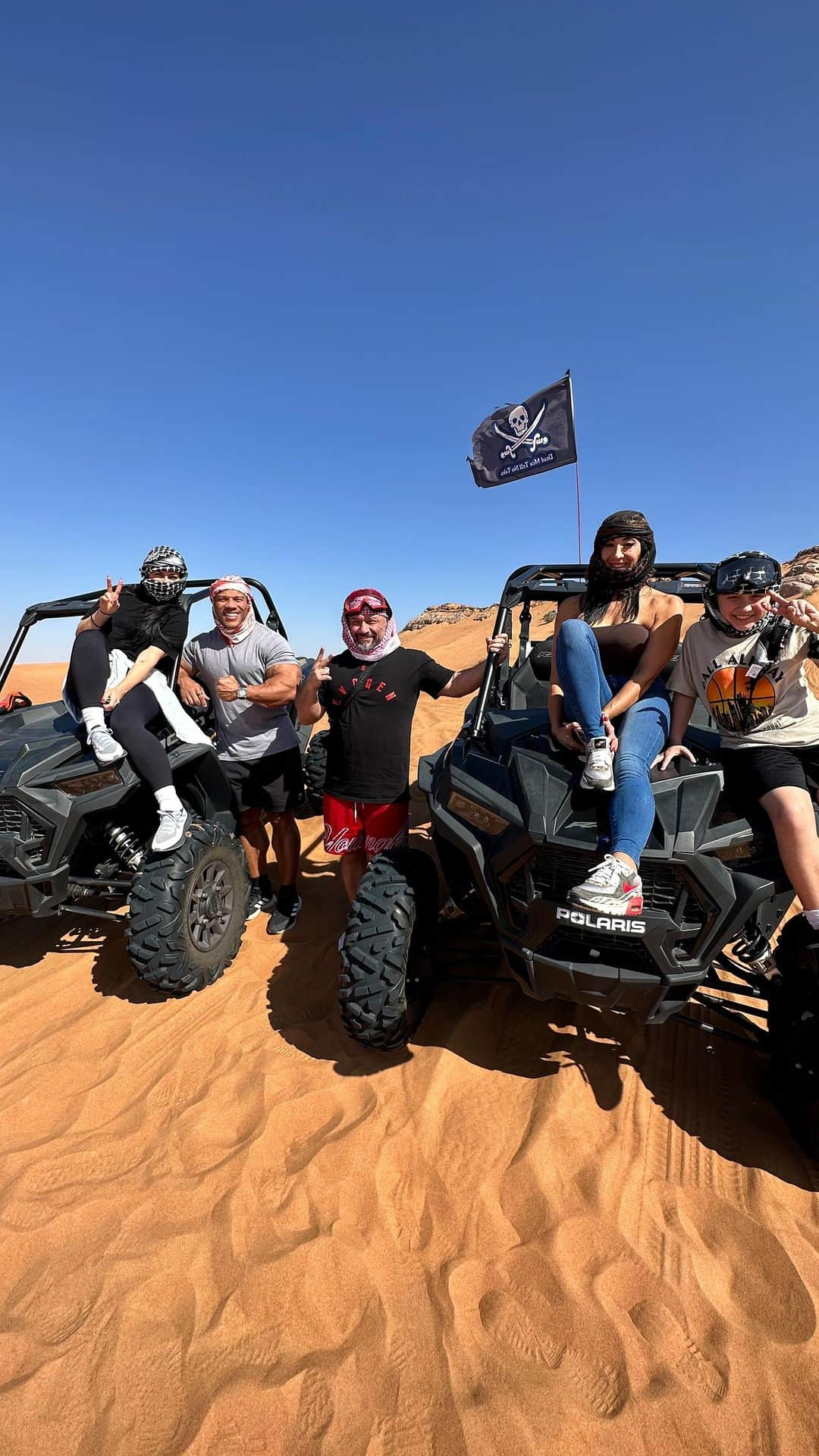 Phil Heathのインスタグラム：「Happy Thanksgiving from the Heaths & Rambods with love from Dubai 💪🏽🦃🐫」