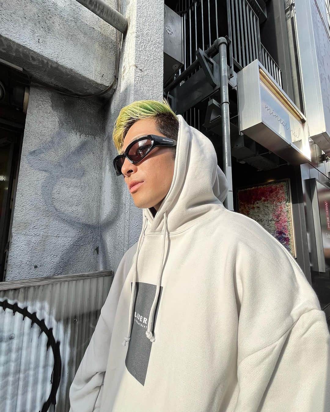 JustIn (ジャスティン)のインスタグラム：「さあいっぱい休んだぞ🌞 そろそろ動こうか😊 声は27日から無理ない程度で出せるようになります🔥」