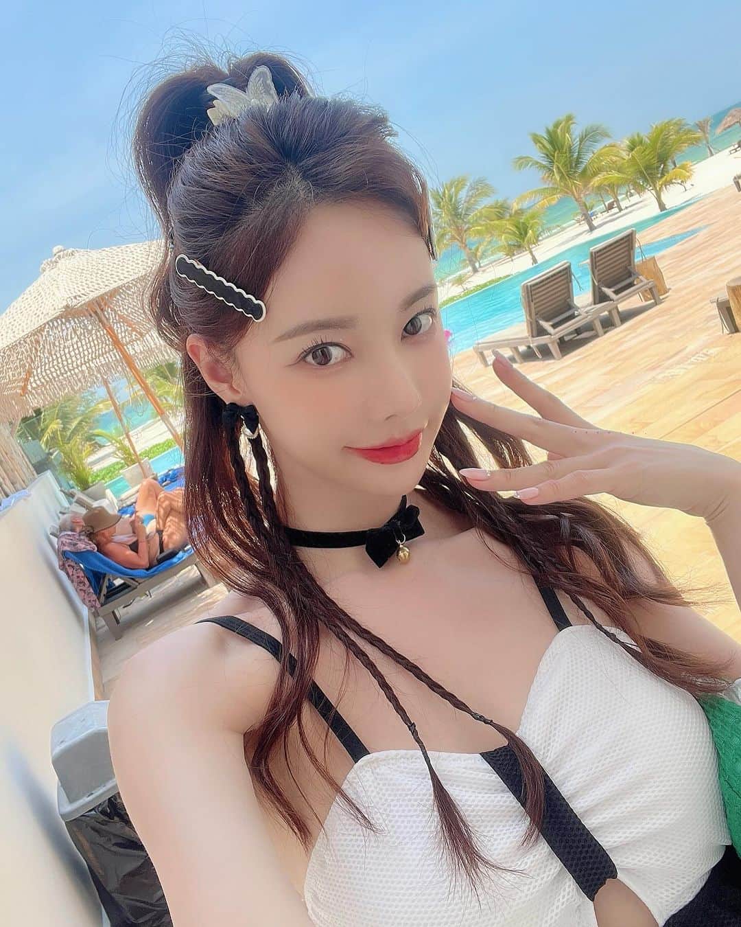 Hyemiのインスタグラム：「겨울 좋긴한데 띠뜻한 나라 가고싶은건 왜죠...?」