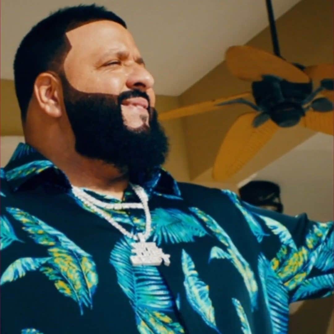 Vevoのインスタグラム：「Spend the long Thanksgiving weekend with @DJKhaled on the Vevo Holiday channel! 🍗  🕐 11a, 5p, 10p ET 📺 @PlutoTV 🔗 in bio」