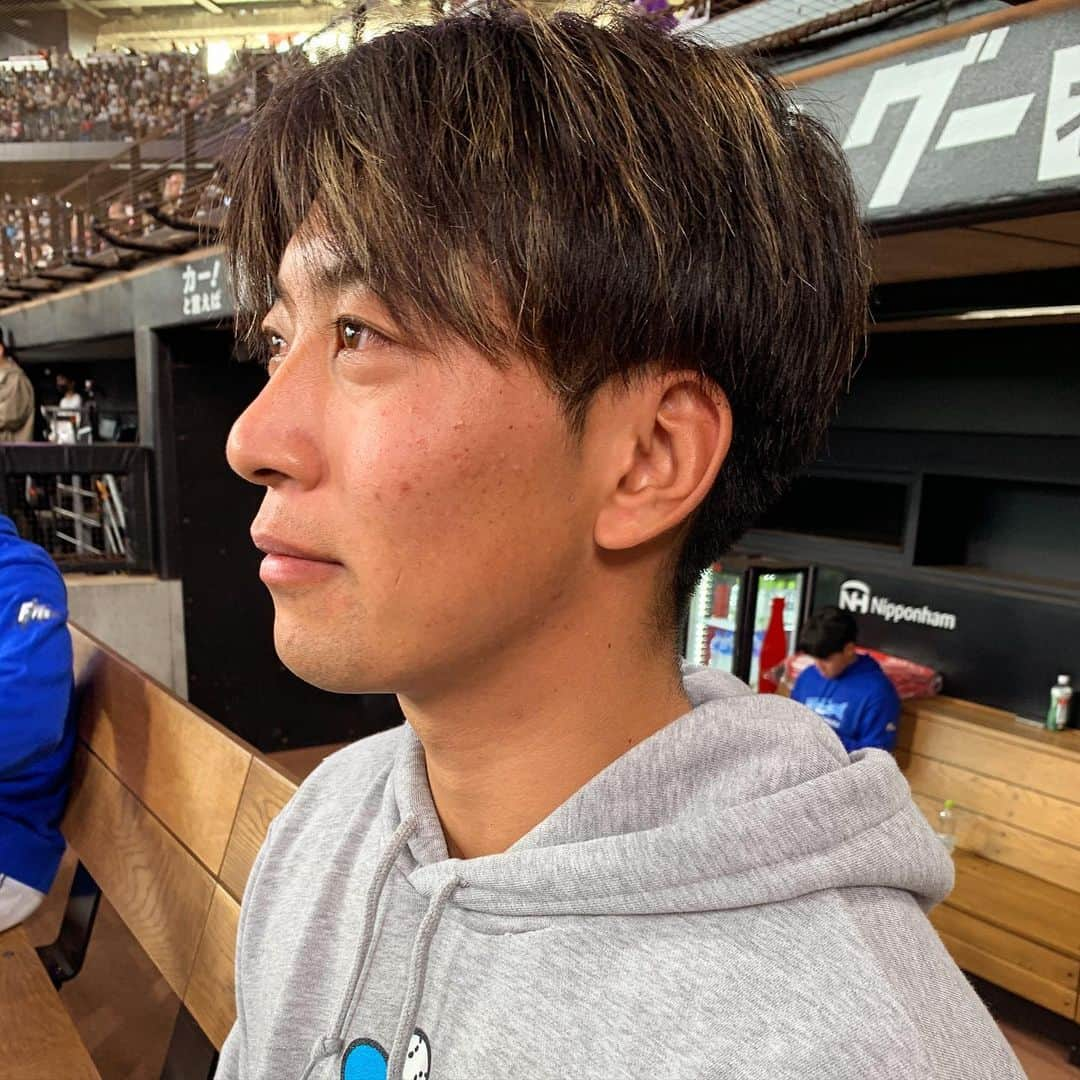 北海道日本ハムファイターズのインスタグラム：「#竹内涼真 似 の #古川裕大 選手！ #細川凌平 選手も笑顔で✌️ ベンチも賑やかです！  #FFES #lovefighters  #イケメン」