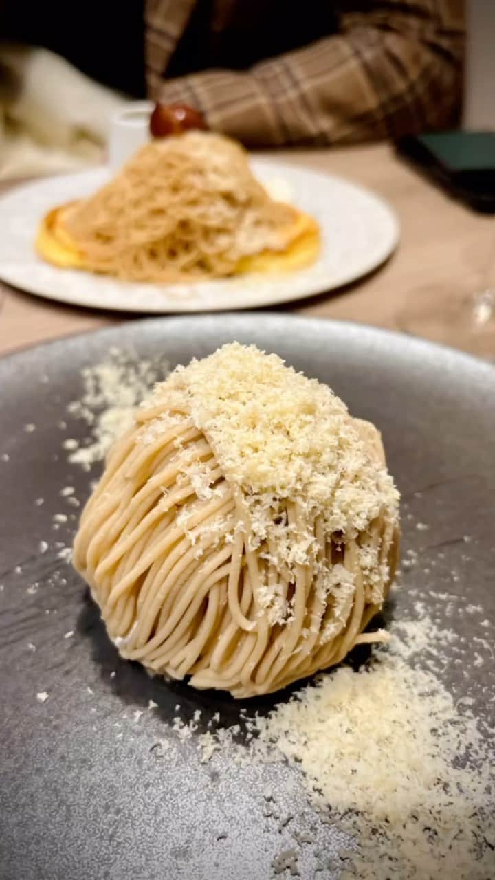野沢和香のインスタグラム：「いよいよopenの麻布台ヒルズ　🌰 @hisaya.lounge の絶品モンブランをいただいてご機嫌♪ @ayuuki0908 ありがとう🙏🥂 Tokyoに楽しいスポットが増えました。またゆっくり行きたい🚶‍♂️」
