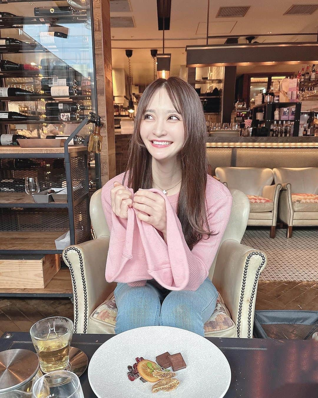 藤後 沙織 とうごさおりのインスタグラム：「フィードはついついあげそびれる。  こないだのランチ🍽️ 平日ランチは人少なくて快適すぎました♡  一生おしゃべりが止まらない @erik0.24 と👶と。 二児の母ってすごいなぁ🥹✨尊敬の域。  #銀座#銀座ランチ#子連れランチ#銀座子連れランチ #ginza#銀座グルメ#オーストラリア#オーストラリア料理#australia #銀座シックス#銀座シックスランチ#ランチ#東京ランチ#東京ランチ巡り#cafe#ironbark#めっちゃ笑顔」