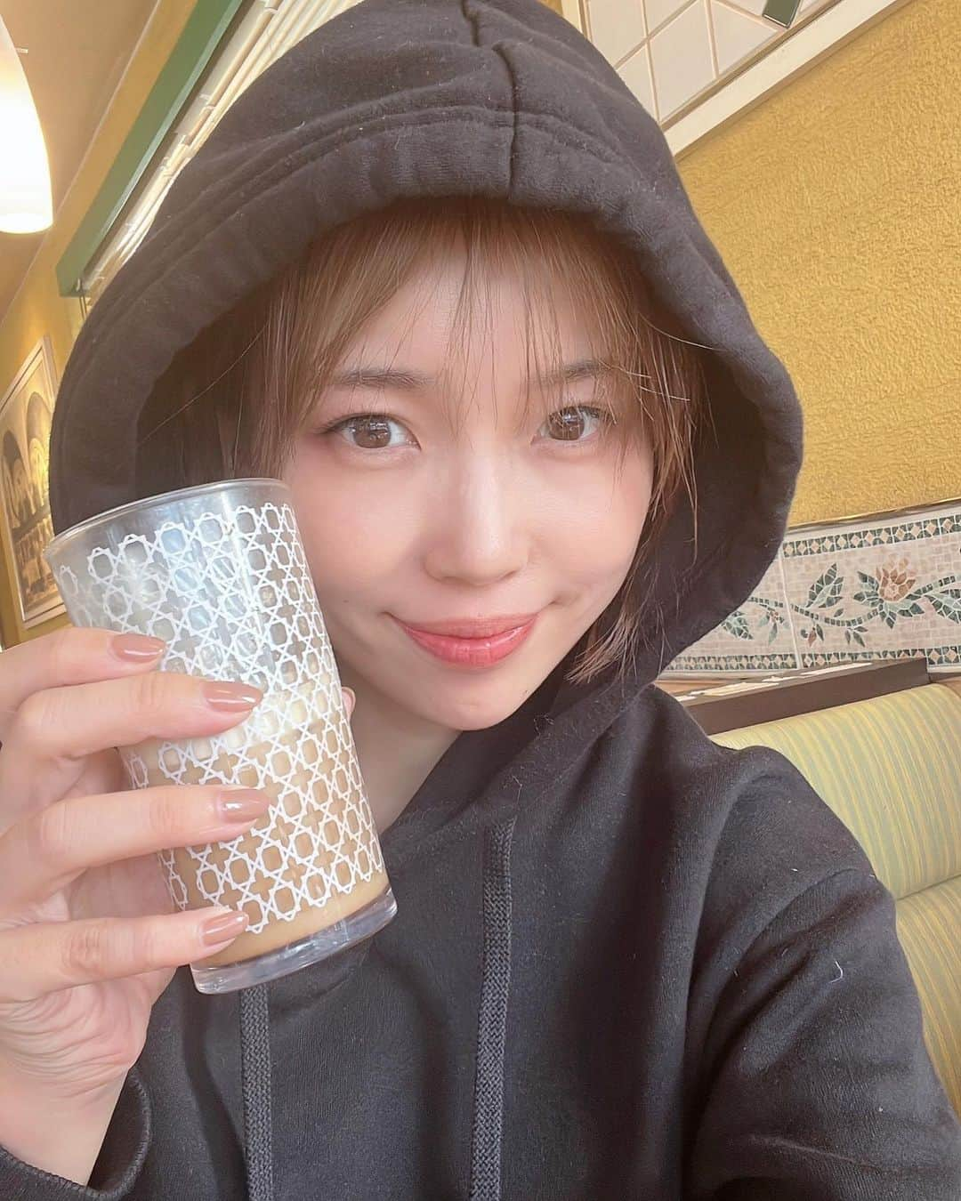 中村愛さんのインスタグラム写真 - (中村愛Instagram)「🥤♡ ・ ・ ・ わたしゃ朝からプール🏊‍♀️で動き〜ので #サイゼリヤ で、モリ食いしたところ♡ たっくさん食べても安すぎて😂✨  今日は勤労感謝の日✨✨  いつも自分おつかれさまですっ！ と労いながら楽しみましょ✨  あ、この写真 すっぴんを加工してますw☜言わんで良し」11月23日 13時49分 - nakamuramura_ai