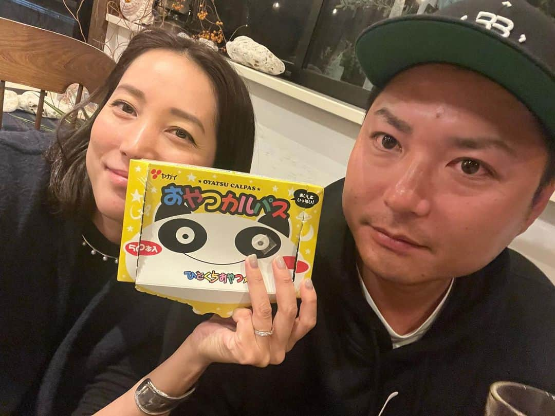 攝津正さんのインスタグラム写真 - (攝津正Instagram)「. . 11/22 いい夫婦の日  が結婚記念日っていうことを友人達が祝ってくれます…。笑  今年は花が間に合わず、カルパスですが後日埋め合わせをしなくてはいけません。  . . #ガクガクブルブル #結婚記念日 #いい夫婦の日 #👹 #ありがとう (棒読み)」11月23日 13時59分 - tadashi_settsu