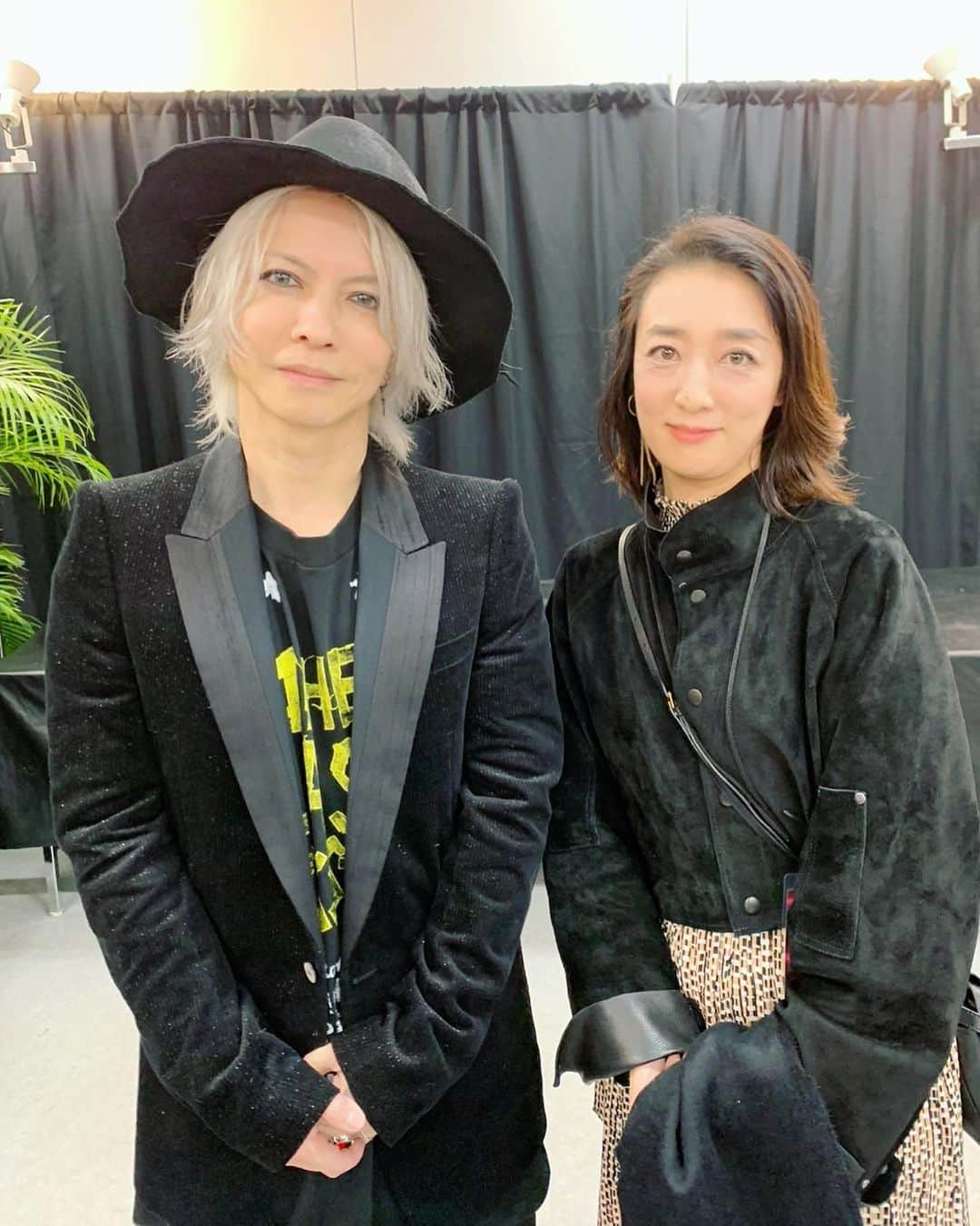 牧山純子さんのインスタグラム写真 - (牧山純子Instagram)「昨日はTHE LAST ROCKSTARSを観に有明アリーナに行ってきました！！ 魂を絞り出すように奏でられる音楽の迫力は凄まじく大きな感動に揺さぶられました❤️‍🔥 一夜明けて本日が公演最終日とのこと。今夜も世界に光を届けてください✨✨  #thelastrockstars #hyde #sugizo」11月23日 14時04分 - junko.violin1202