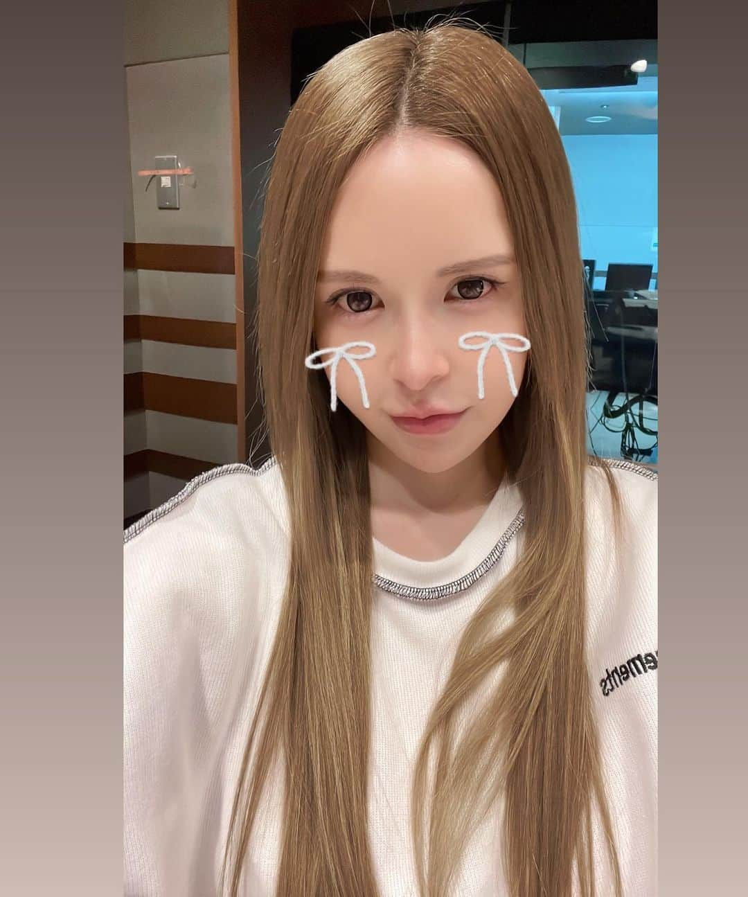 森藤恵美のインスタグラム：「今日が祝日だということをすっかり忘れてた😅笑 道が変な混み方と変な空き方してたから何でだろう🤔って思って、あ〜💡祝日か〜ってなった🥹 それにしても11月とは思えない陽気☀️ でも明日あさっては一気に12月下旬並の気温になるんだよね😵‍💫😵 私、大丈夫だろうか､､🫠」