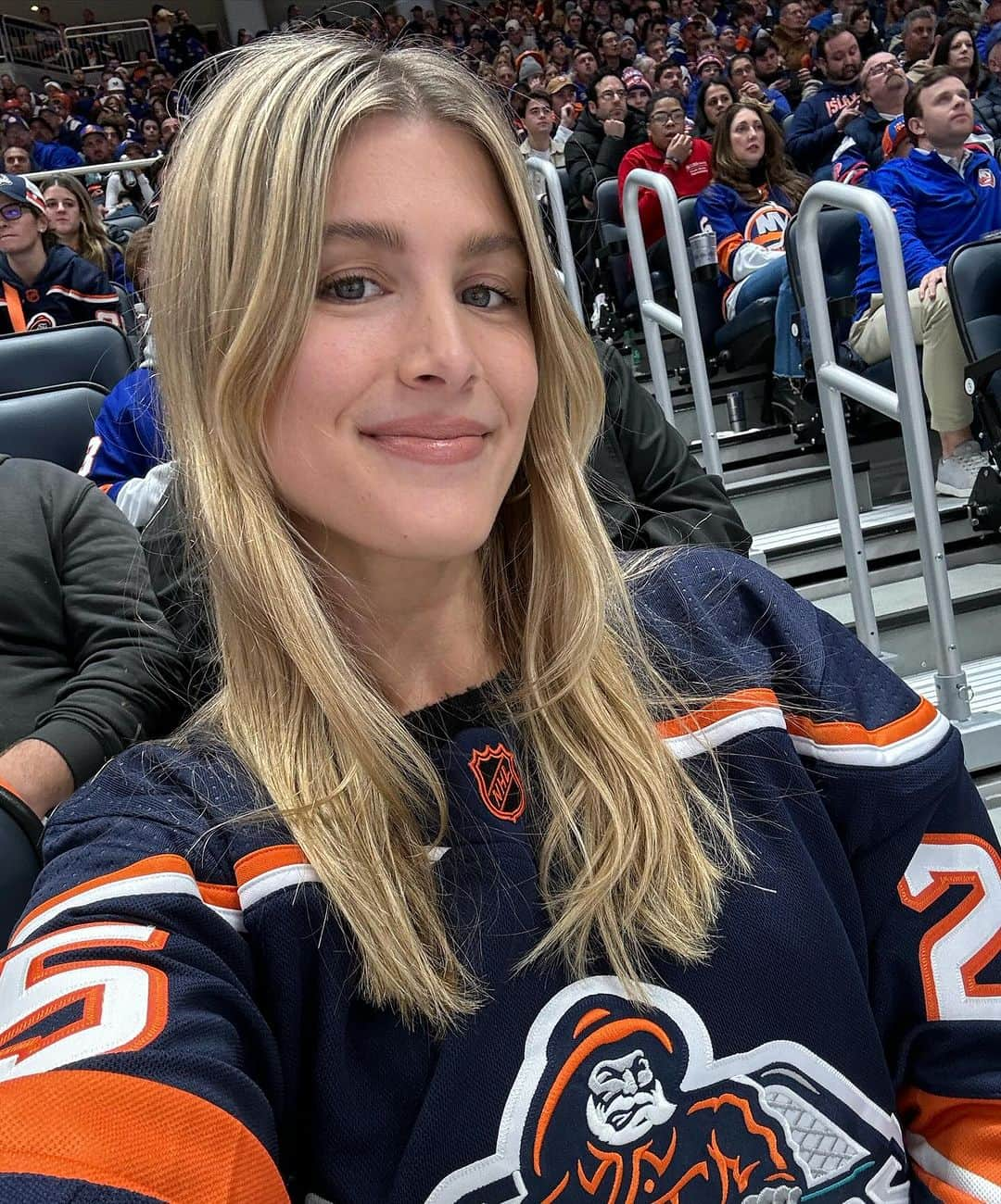 ウージニー・ブシャールさんのインスタグラム写真 - (ウージニー・ブシャールInstagram)「a long island girlie」11月23日 14時05分 - geniebouchard