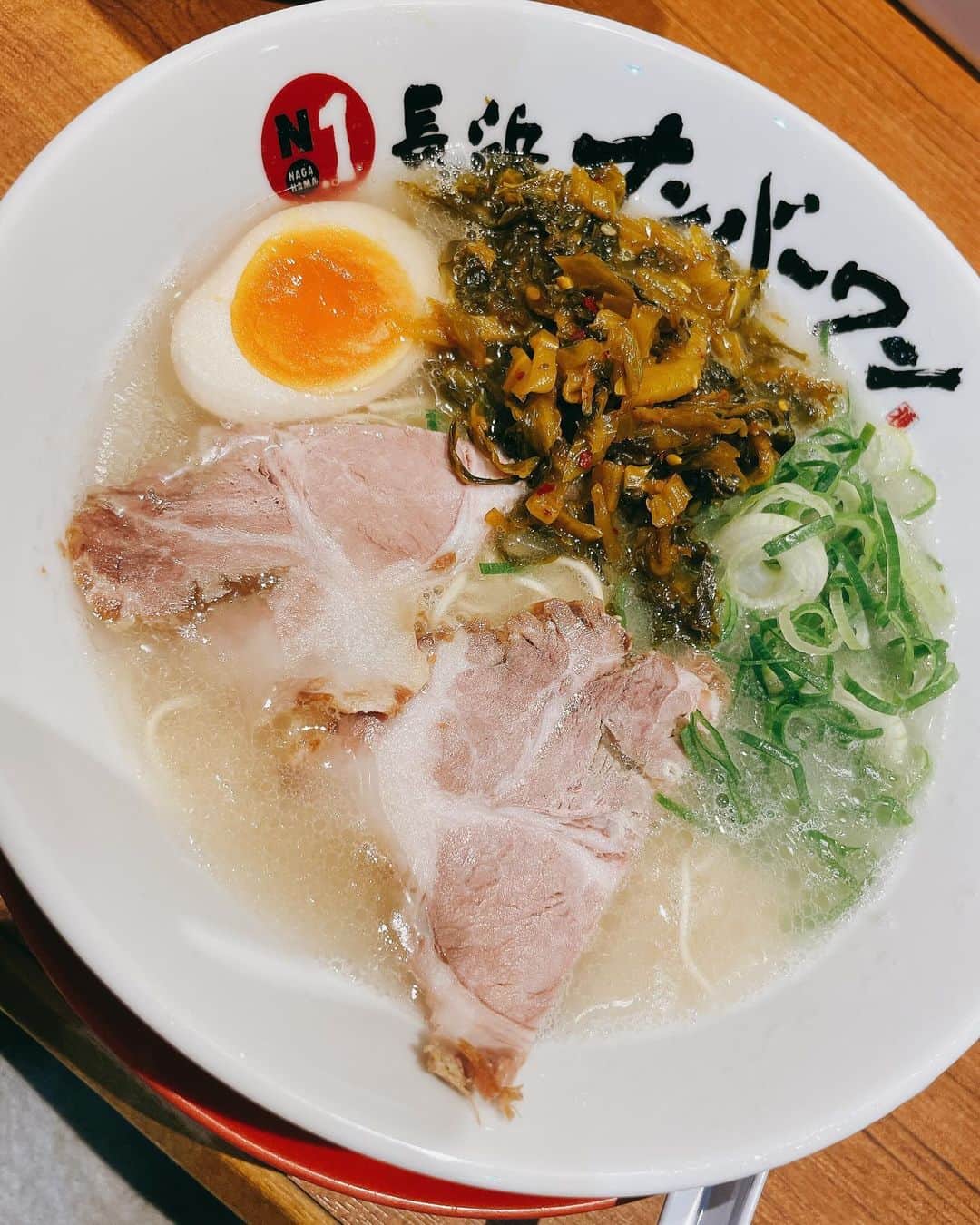 佐藤仁美のインスタグラム：「.  長浜ラーメン  にんにくは我慢した  いやいや なんで我慢するん 入れろや  ああ ダイエット ダイエット  #長浜らーめん  #福岡」