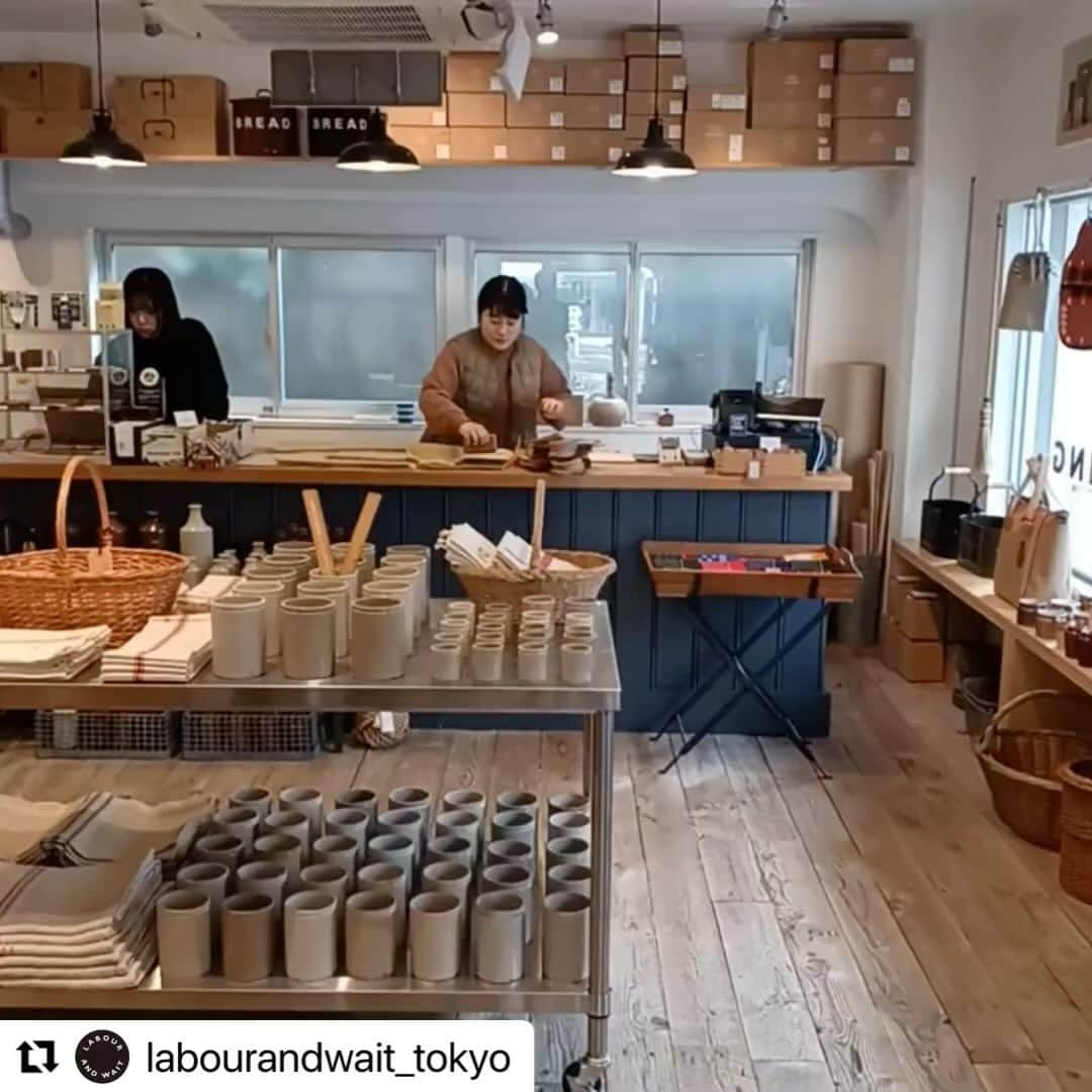 Bshop officialのインスタグラム：「#Repost  @labourandwait_tokyo  [VINTAGE MARKET START] いよいよ本日より VINTAGE MARKET スタートです！ イギリス・ロンドンより、280点余りにも及ぶヴィンテージ、アンティーク雑貨を取りそろえました。ヴィクトリア時代のマーマレードジャーや1920〜30年代のリネンクロスなど、今の暮らしの「用」にもしっかり応えてくれる実用性を備えた物ばかり。  気持ちの良い祝日となりました。 ぜひお誘いあわせの上、お出掛けください。 スタッフ一同心よりお待ちいたしております。  @labourandwait_tokyo  @labourandwait #abourandwait#labourandwait_tokyo#レイバーアンドウ エイト#レイバーアンドウエイトトウキョウ#千駄ヶ谷 #sendagaya#北参道#kitasando」