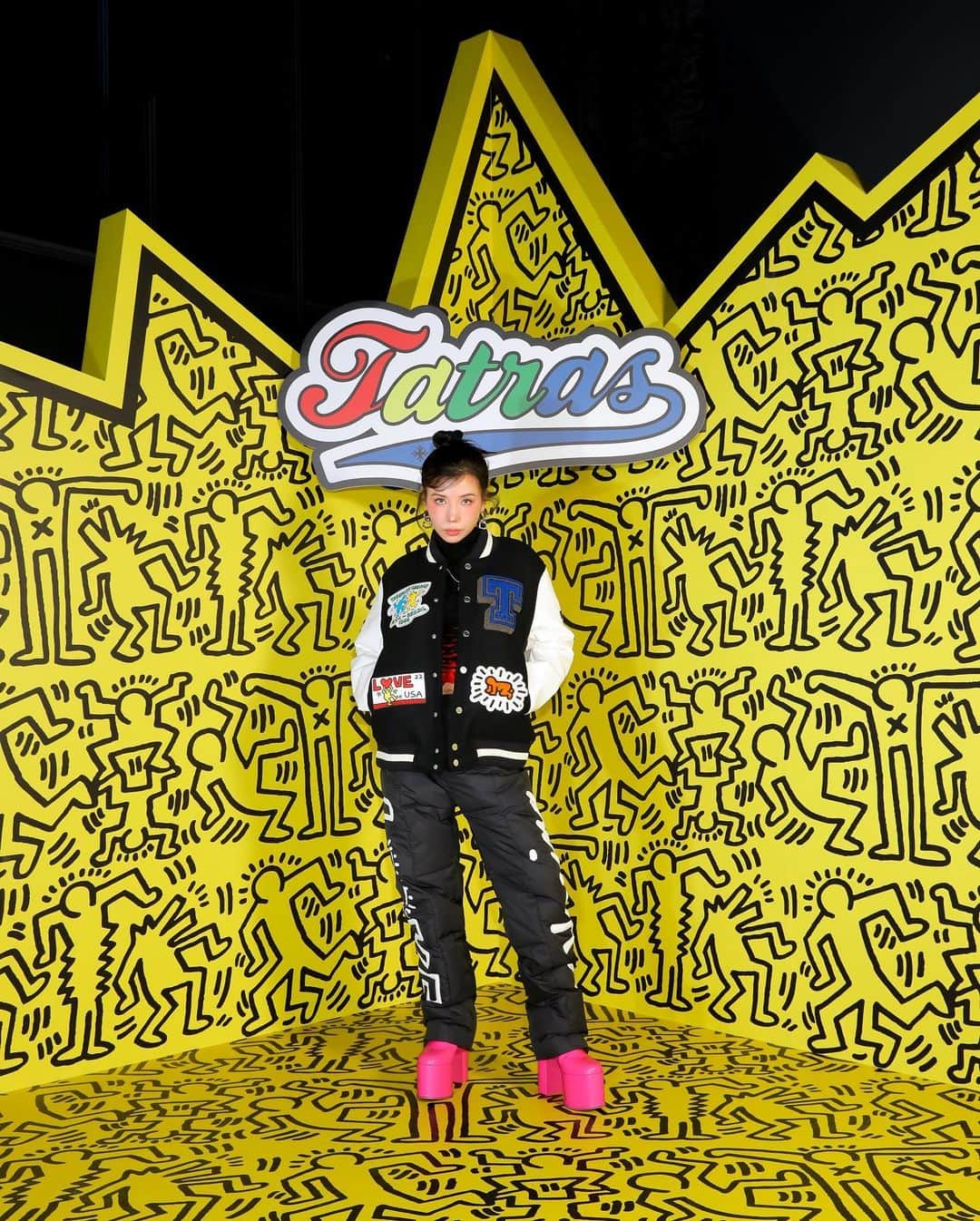 タトラスのインスタグラム：「“Art is for everybody.” Riisa Naka, Hayato Sano, Akiyoshi Nakao, Keisuke Watanabe, Dori Sakurada, Win Morisaki, Goki Maeda joined to celebrate the TATRAS x Keith Haring collection launch.  © Keith Haring Foundation. Licensed by Artestar, NY.  #tatraskeith #tatrascollab」