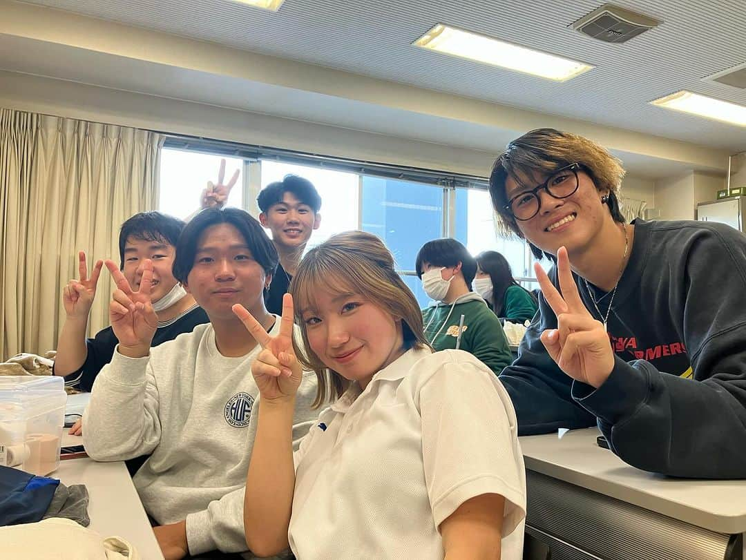 [公式]大阪ハイテクノロジー専門学校さんのインスタグラム写真 - ([公式]大阪ハイテクノロジー専門学校Instagram)「学園祭と同時にスポーツ系学科1年生によるテーピング選手権の決勝トーナメントが開催されています！ 会場での様子を少しお届け✌️📸✨  #大阪ハイテク #専門学校 #医療 #スポーツ #バイオ #再生医療 #人工知能 #授業 #実習 #アスレティックトレーナー #鍼灸師 #柔道整復師 #臨床工学技士 #バイオ技術者 #AIエンジニア #新大阪 #高校生 #部活 #テーピング #学園祭 #テーピング選手権」11月23日 14時18分 - osakahightech