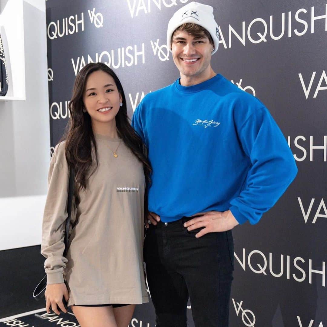 Jeff Seidさんのインスタグラム写真 - (Jeff SeidInstagram)「My recent adventure 😁  Went to England this past weekend for a brief but epic trip. The energy was unmatched and it was a good time all around. Big thanks to everyone who came out to the @vqfit pop up store & after hours lift.  Now it’s time to return to America for a massive thanksgiving feast!」11月23日 14時13分 - jeff_seid