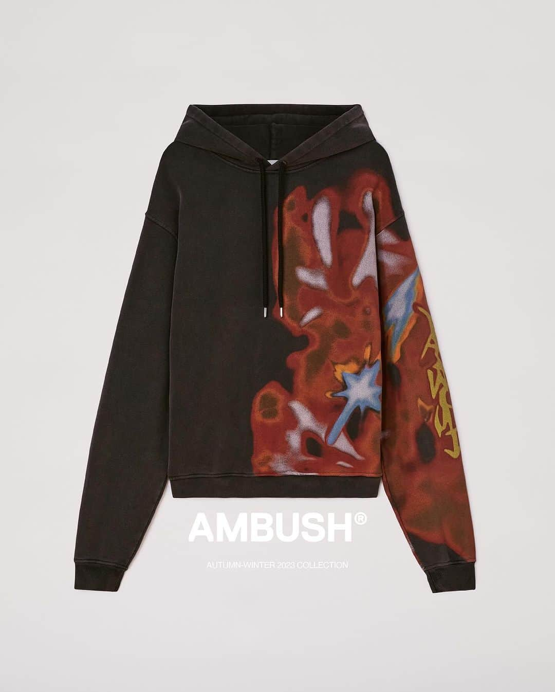 AMBUSHさんのインスタグラム写真 - (AMBUSHInstagram)「Graffiti-inspired airbrush graphics that reference the natural elements on new unisex vintage-wash tees and hoodies. Now available at our WEBSHOP and WORKSHOP.」11月23日 14時29分 - ambush_official