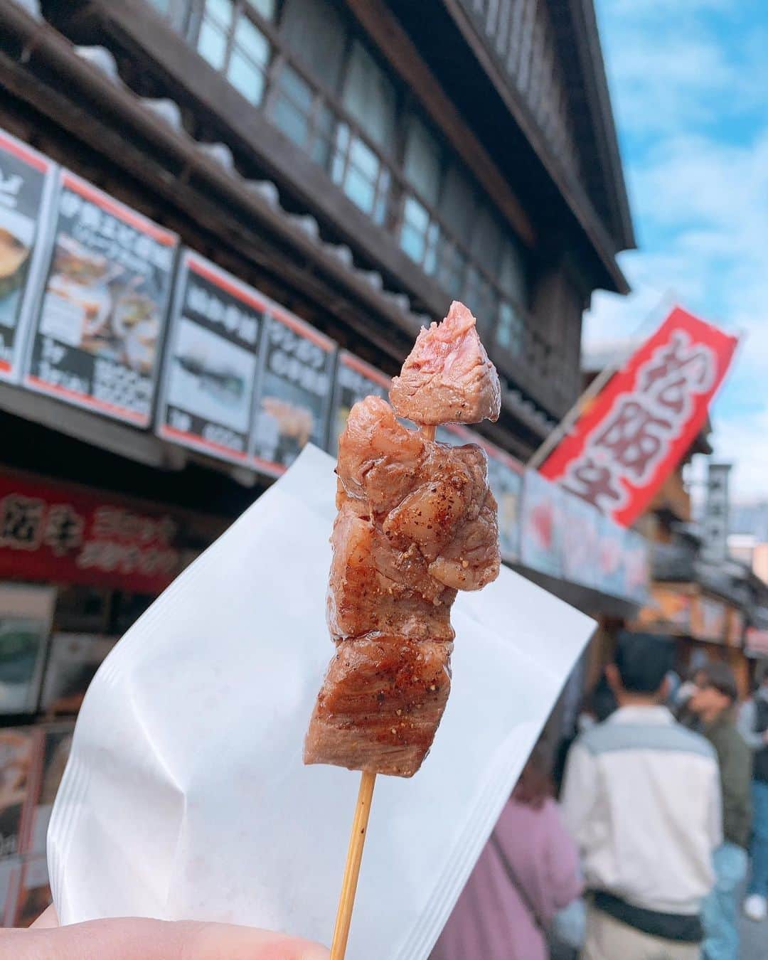 白葉まりさんのインスタグラム写真 - (白葉まりInstagram)「お伊勢旅行😊⛩♨️ 漫喫したー！伊勢神宮の神聖な雰囲気にただただ圧倒された🌳 . . . #ファンティア #温泉 お伊勢パワー纏う✨温泉入浴ショットはファンティアファンサイトにてアップしました🫣💕見たら運気あがるかもー😏  私のインスタプロフィール固定リンクから飛んで見られます❤︎ . . . . . #温泉旅行 #貸切露天風呂 #温泉女子 #温泉モデル #貸切風呂 #入浴 #ビジョビ #伊勢 #伊勢神宮 #伊勢グルメ #おかげ横丁 #松阪牛 #猫 #グラビア #インスタグラビア #onsen #hotsprings #japan #japanesegirl #japanesefood #trip #goodmorning」11月23日 14時42分 - shirahamari
