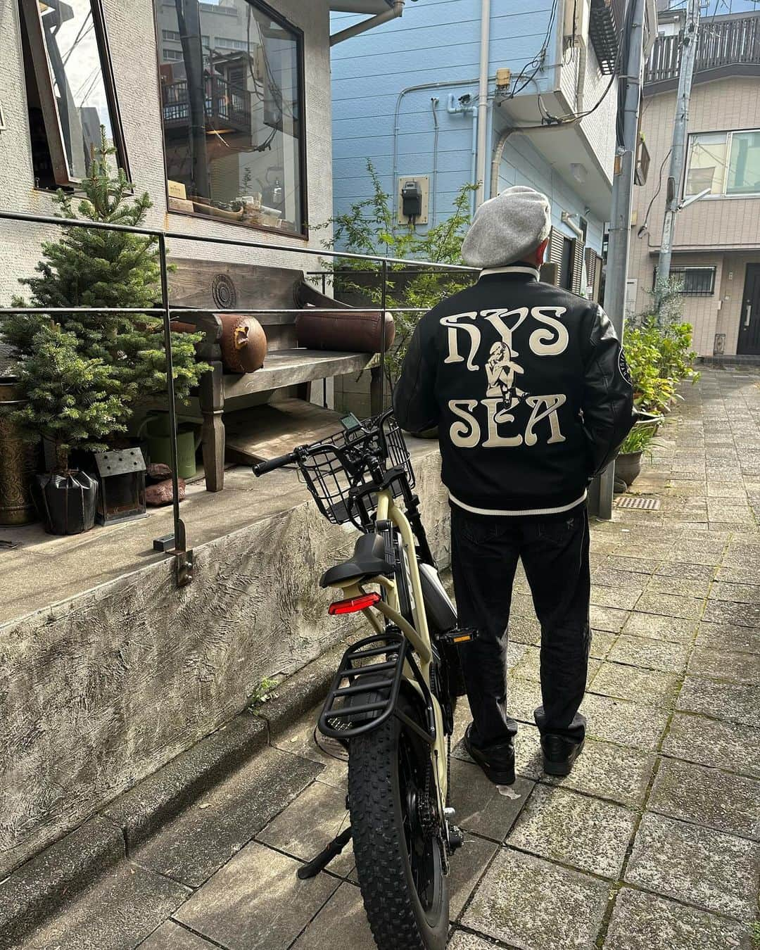 熊谷隆志のインスタグラム：「This year. I chose black! I like it! @hystericglamour_tokyo  @windandsea_wear  @wo_bikes」