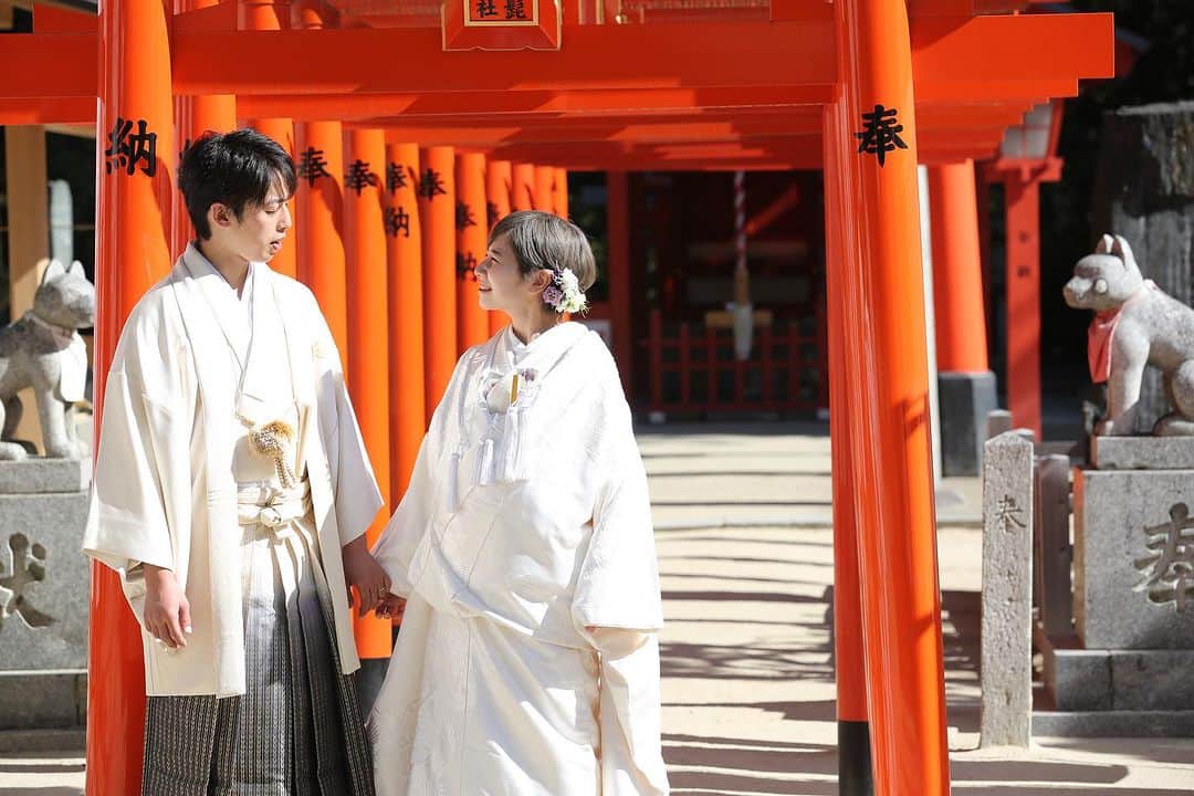 juno_jinjakonのインスタグラム：「本日は11.23 いい夫妻の日🕊🕊 ⁡ 住吉神社、護国神社にて2組のご夫妻が お式を挙げられました。 ⁡ 新郎新婦様、ご家族の皆さまにとりまして 大切な1日をお手伝いさせていただき ありがとうございました☺️ ⁡ 末永いお幸せを心よりお祈りしております🕊 ⁡ ⁡ ＼JUNO神社婚スペシャルフェアのご案内／ ■フェア実施期間  2023年12月16日（土）～2023年12月25日（月）迄 （平日）11:30～・14:30～・17:00～ （土日祝日）10:30～・13:30～・16:30～ （定休日）火曜日 ⁡ ※ご希望のお時間によってはご案内時間が多少前後する場合がございます。 ※和装フェア＋3大特典付きのご案内は12月23日（土）にご来店の方のみとなっております。 ⁡ ■参加特典 ①JUNO神社婚プラン金10,000円OFF（12/23ご来店のお客様のみ） ②ご列席お衣裳レンタル代より20%OFF（12/23ご来店のお客様のみ） ③セルフフォトウェディング撮影を後日プレゼント！ ⁡ 注1）2024年2月末までにお式を挙げる方限定の特典となっております 注2)セルフフォトウェディングにつきましては、 JUNO神社婚プランをご成約後 後日Dressesブライダルカウンター博多店にて 撮影のご案内をさせていただきます。 ⁡ ⁡ ■お申し込み方法 JUNO神社婚InstagramDMにて先行受付中！ お二人のお名前とご来店ご希望日を記載の上、お気軽にご連絡くださいませ。」