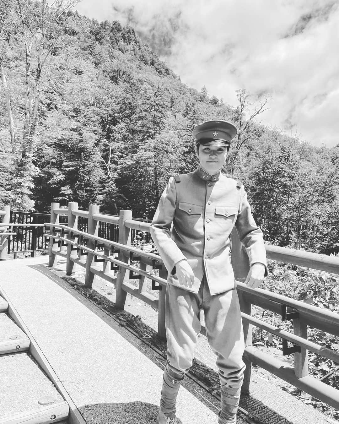 望月歩さんのインスタグラム写真 - (望月歩Instagram)「映画「カムイのうた」本日より北海道にて先行公開されてます！ 沢山のことを学び、練習して、大自然の中で撮影させていただいた作品です。その北海道で沢山の方に観ていただけると嬉しいです。 #カムイのうた」11月23日 15時02分 - ayumumochizuki_official