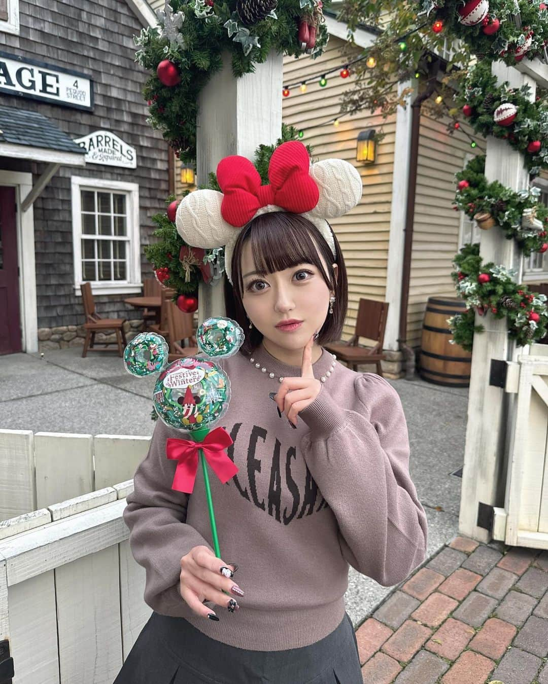 MI-MIさんのインスタグラム写真 - (MI-MIInstagram)「XmasDisney🎄♥️  今年もできて嬉しい☺️ 楽しすぎた〜🫶🫶  #disneysea #disney #ディズニー #ディズニーシー #クリスマスディズニー #クリスマスツリー #クリスマスコーデ」11月23日 14時54分 - mii__mi.chan