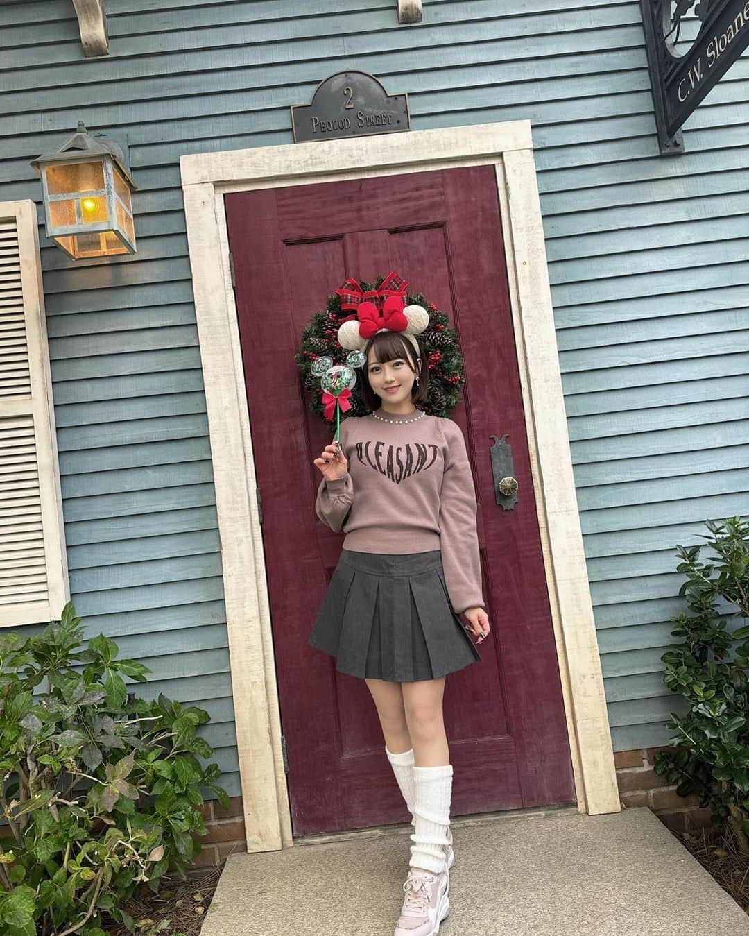 MI-MIさんのインスタグラム写真 - (MI-MIInstagram)「XmasDisney🎄♥️  今年もできて嬉しい☺️ 楽しすぎた〜🫶🫶  #disneysea #disney #ディズニー #ディズニーシー #クリスマスディズニー #クリスマスツリー #クリスマスコーデ」11月23日 14時54分 - mii__mi.chan