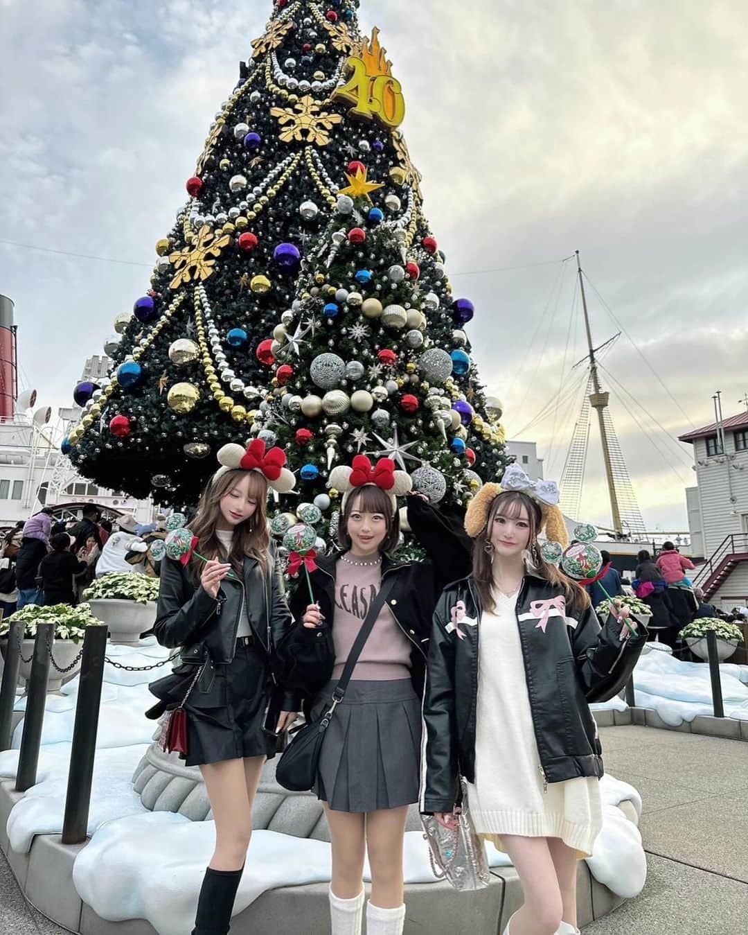 MI-MIさんのインスタグラム写真 - (MI-MIInstagram)「XmasDisney🎄♥️  今年もできて嬉しい☺️ 楽しすぎた〜🫶🫶  #disneysea #disney #ディズニー #ディズニーシー #クリスマスディズニー #クリスマスツリー #クリスマスコーデ」11月23日 14時54分 - mii__mi.chan