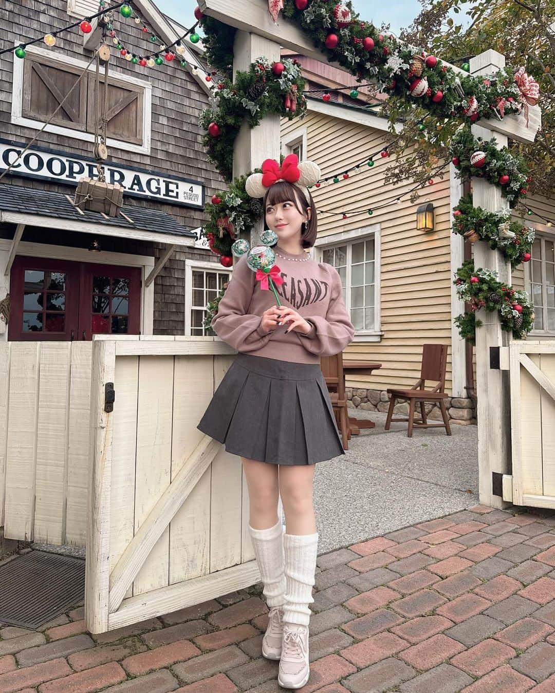 MI-MIさんのインスタグラム写真 - (MI-MIInstagram)「XmasDisney🎄♥️  今年もできて嬉しい☺️ 楽しすぎた〜🫶🫶  #disneysea #disney #ディズニー #ディズニーシー #クリスマスディズニー #クリスマスツリー #クリスマスコーデ」11月23日 14時54分 - mii__mi.chan