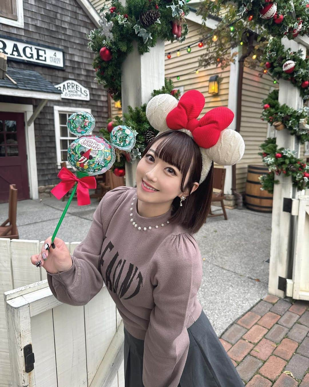 MI-MIさんのインスタグラム写真 - (MI-MIInstagram)「XmasDisney🎄♥️  今年もできて嬉しい☺️ 楽しすぎた〜🫶🫶  #disneysea #disney #ディズニー #ディズニーシー #クリスマスディズニー #クリスマスツリー #クリスマスコーデ」11月23日 14時54分 - mii__mi.chan