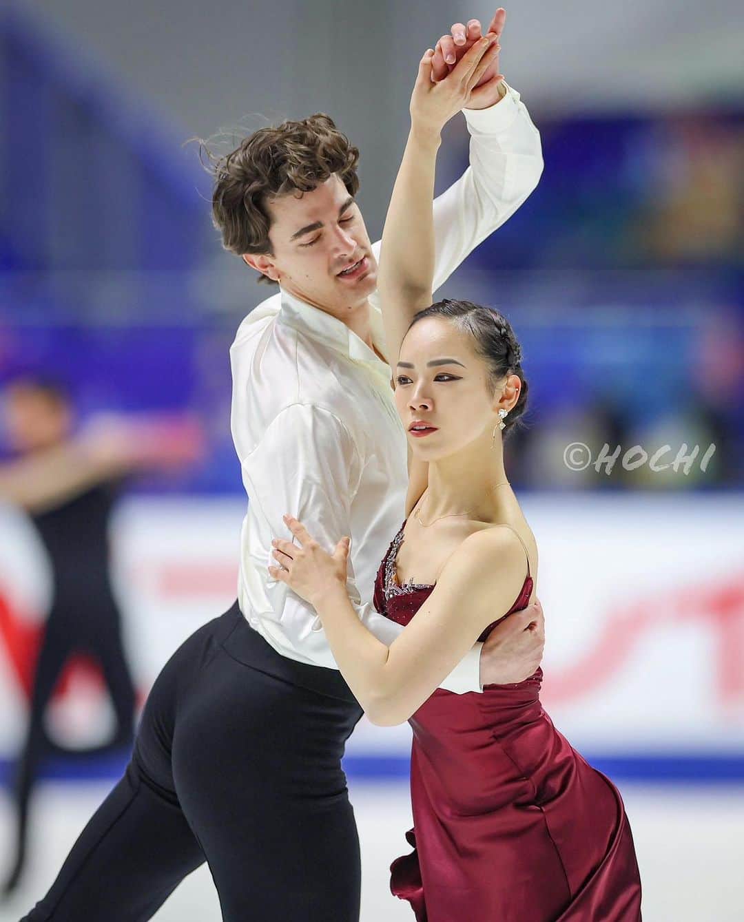 小松原美里のインスタグラム：「Official Practice ✔︎🌹  #nhktrophy #nhk杯フィギュア」