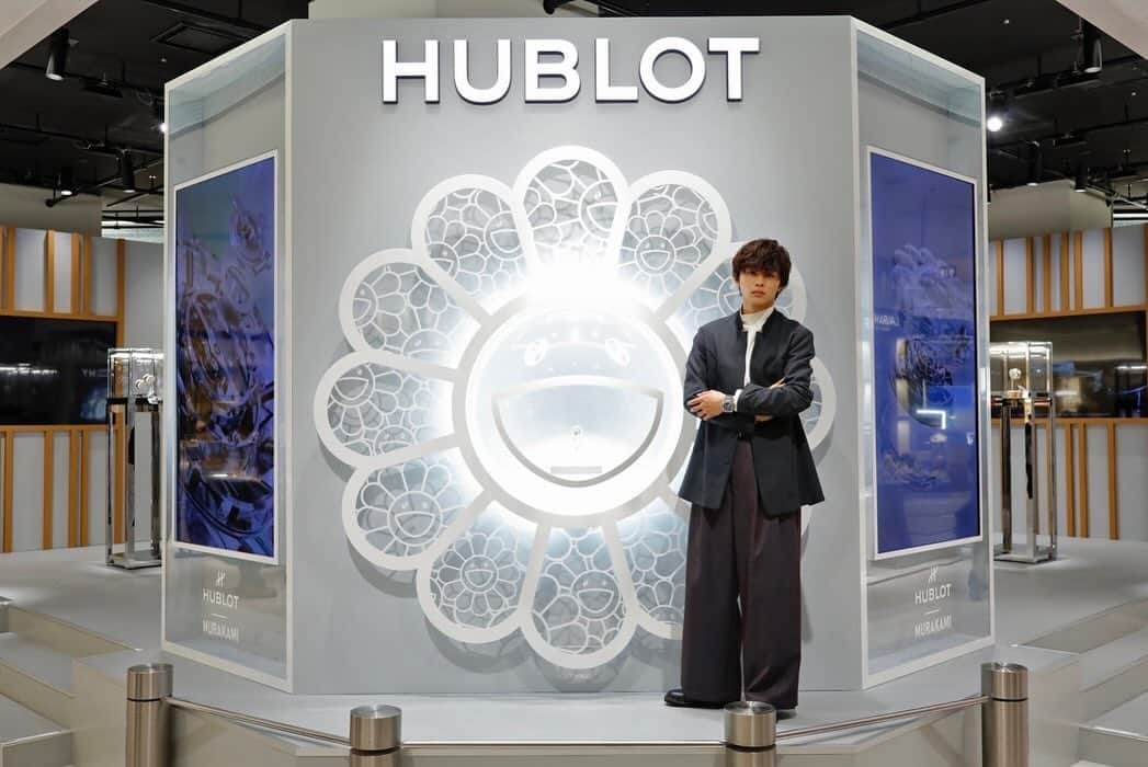 草川拓弥のインスタグラム：「. 伊勢丹新宿店 本館 1階 ザ・ステージで開催中の『HUBLOT LOVES ART』にお邪魔しました！ 時計好きには堪らない空間でした🤤 素敵なお時間をありがとうございます！  #hublot #ウブロ #PR」