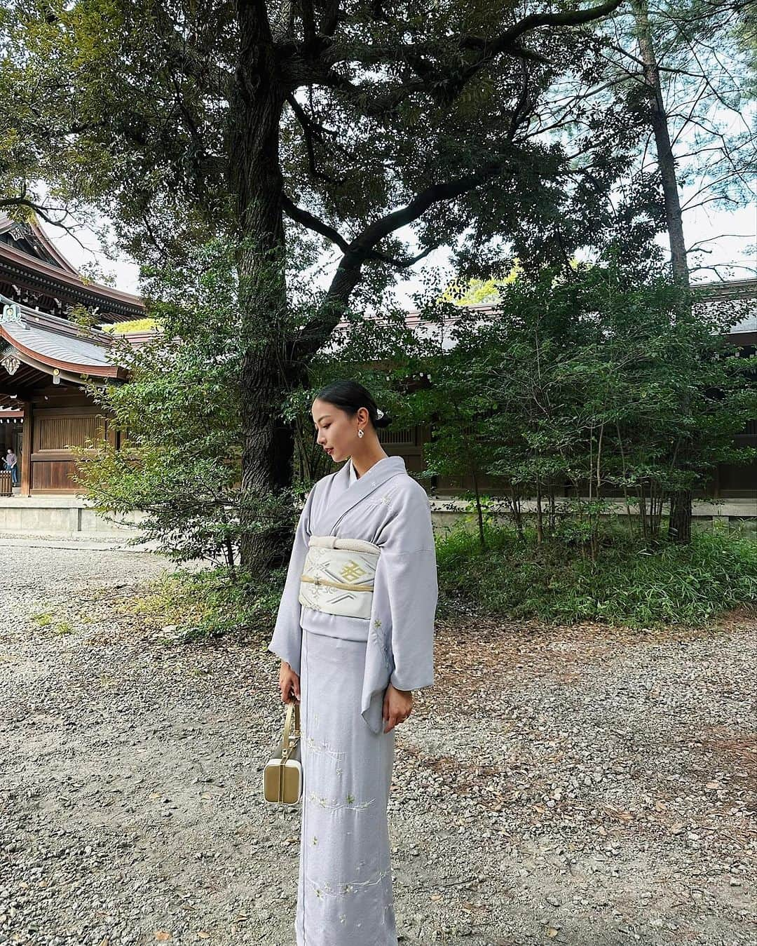 ソンイさんのインスタグラム写真 - (ソンイInstagram)「特別な記念撮影にはお着物を⛩️🍁 今年はお宮参りとお食い初め、七五三、友達の結婚式と3度もお着物を着る機会があって嬉しいなぁ🕊️ 素敵なお着物はいつも @shosa_kyoto_official でお借りしています✨ 上質なお着物が揃っているのと、小物合わせのセンスも素晴らしいの🥹  ヘアーメイクはいつもセルフで、着付けは自宅に出張着付けに来ていただいてます✌🏻  #お着物 #着物レンタル #七五三 #結婚式 #着物コーデ」11月23日 15時05分 - sunwei1013