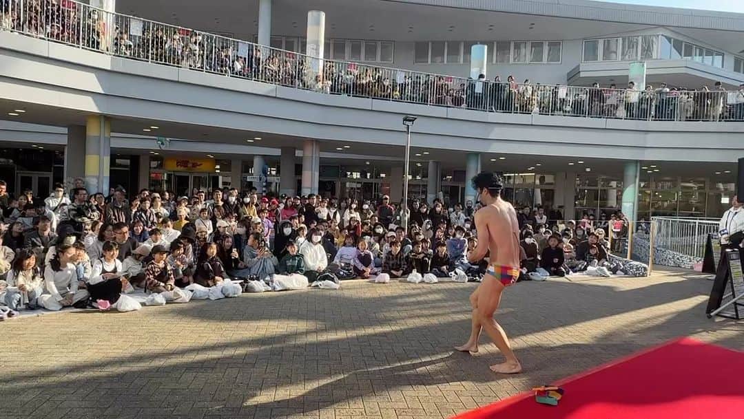 小島よしおのインスタグラム：「りんくうプレジャータウンシークルで コールアンドレスポンス‼️」