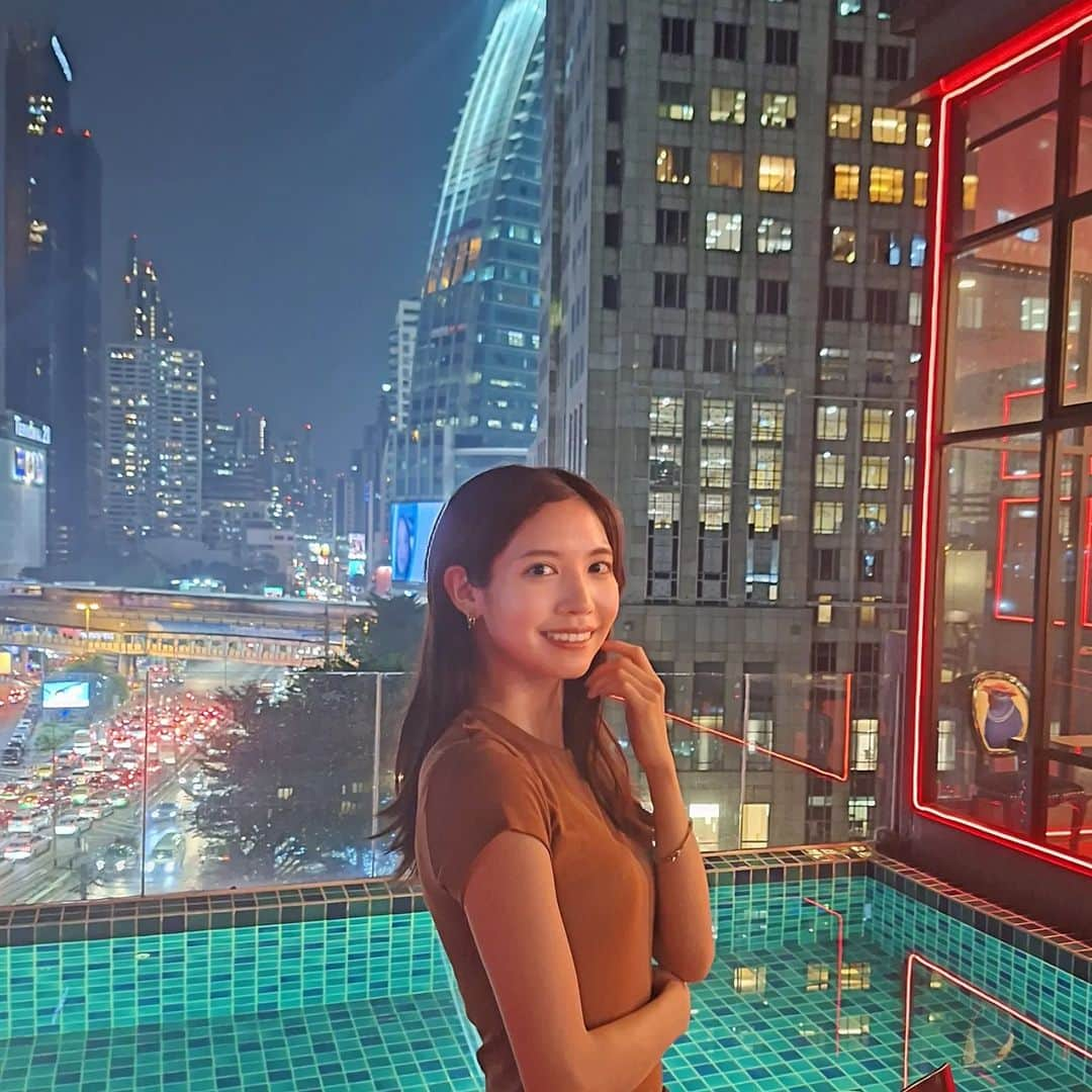 𝐴𝑁𝑁𝐴さんのインスタグラム写真 - (𝐴𝑁𝑁𝐴Instagram)「Asok night♥️🇹🇭 #bangkoklife」11月23日 15時15分 - annas_insta_88