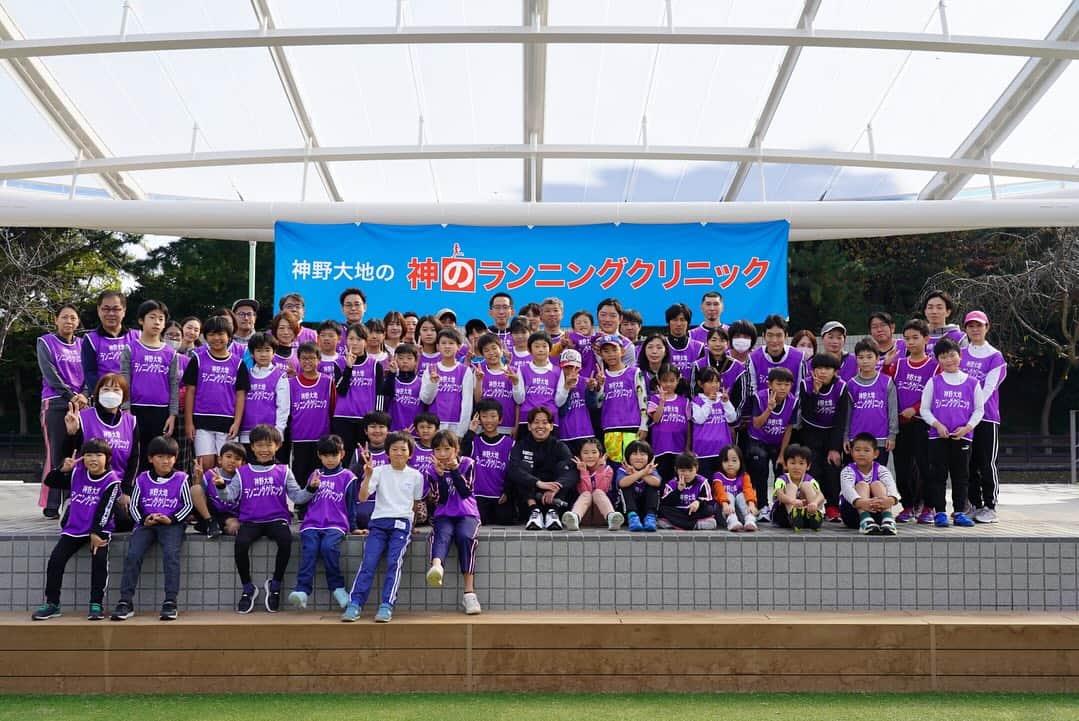 神野大地のインスタグラム：「地元津島市で2回目のランニングクリニック。  ランニングをする人、興味を持ってくれる人が少しずつ増えていって欲しい。こういった活動を継続することが大切だと思うのでこれからも津島市と連携して行っていきます。  会場となった天王川公園。 改修工事後は初めて行ったけどかなりお洒落になってました✨」