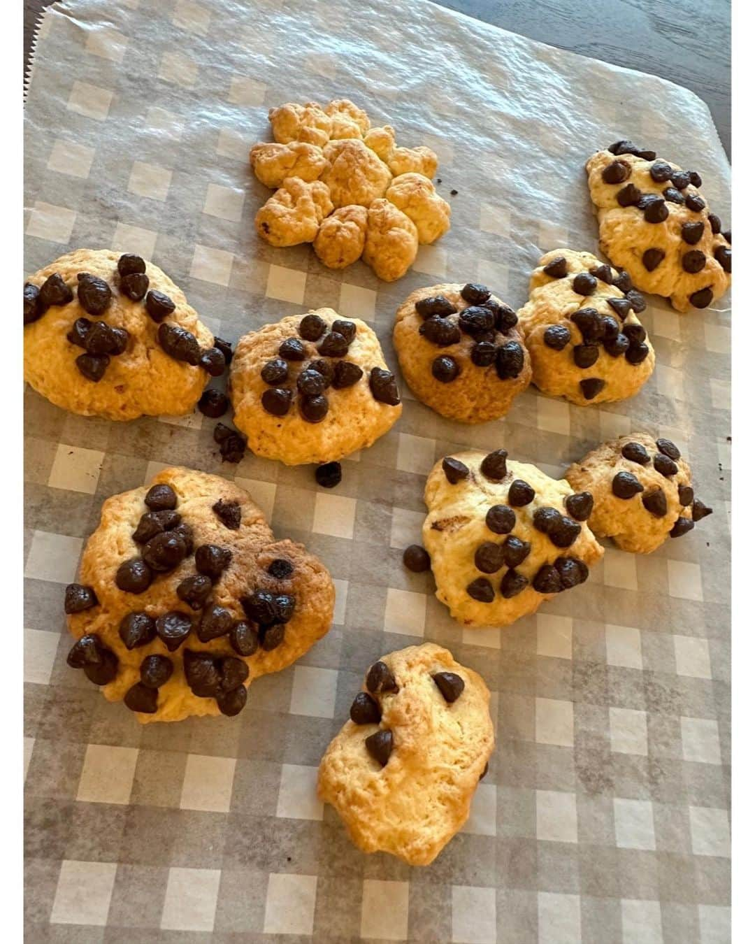 佐々木希さんのインスタグラム写真 - (佐々木希Instagram)「またもや🍪 クッキー作るのが本当に好きみたい👦🏻」11月23日 15時21分 - nozomisasaki_official