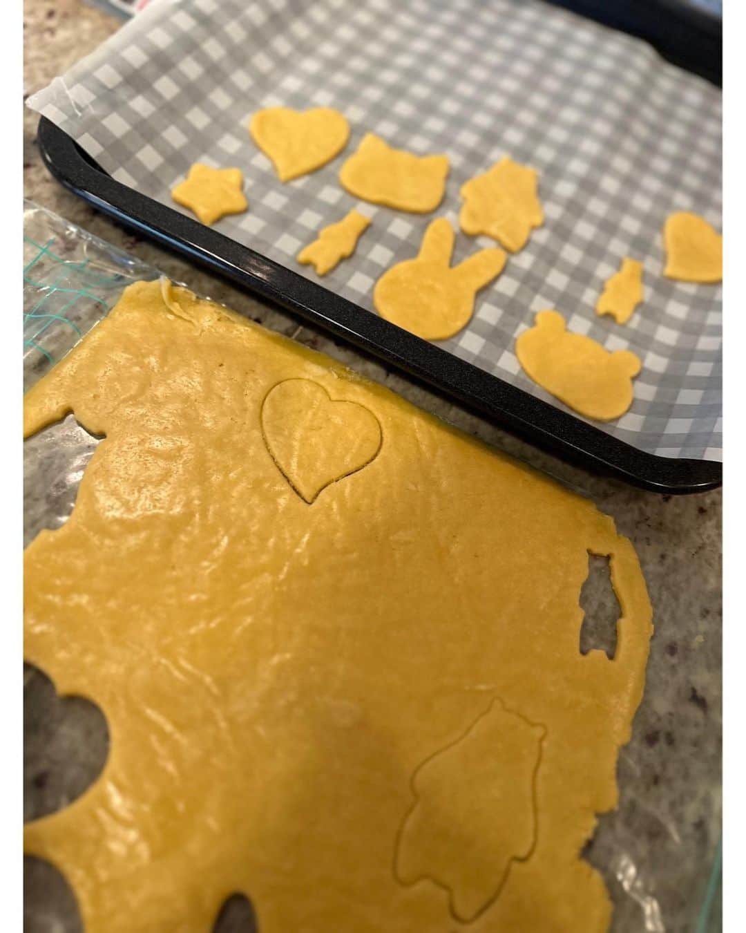 佐々木希さんのインスタグラム写真 - (佐々木希Instagram)「またもや🍪 クッキー作るのが本当に好きみたい👦🏻」11月23日 15時21分 - nozomisasaki_official