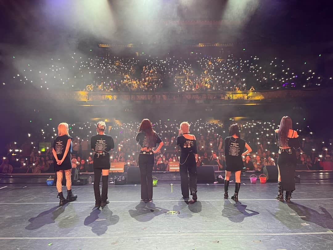 EVERGLOWさんのインスタグラム写真 - (EVERGLOWInstagram)「[📸EVERGLOW]  ‎23.11.22 #US_TOUR in Los Angeles  Thanks to FOREVER, who has been sending overflowing love every day, EVERGLOW has been able to run brilliantly! Sending infinite gratitude to FOREVER for creating such joyous moments💜  ‎⁦‪#EVERGLOW‬⁩ ⁦‪#에버글로우‬⁩ ‎⁦‪#이유‬⁩ ⁦‪#시현‬⁩ ⁦‪#미아‬⁩ ⁦‪#온다‬⁩ ⁦‪#아샤‬⁩ ⁦‪#이런‬⁩ #ALL_MY_GIRLS_IN_US」11月23日 15時30分 - official_everglow