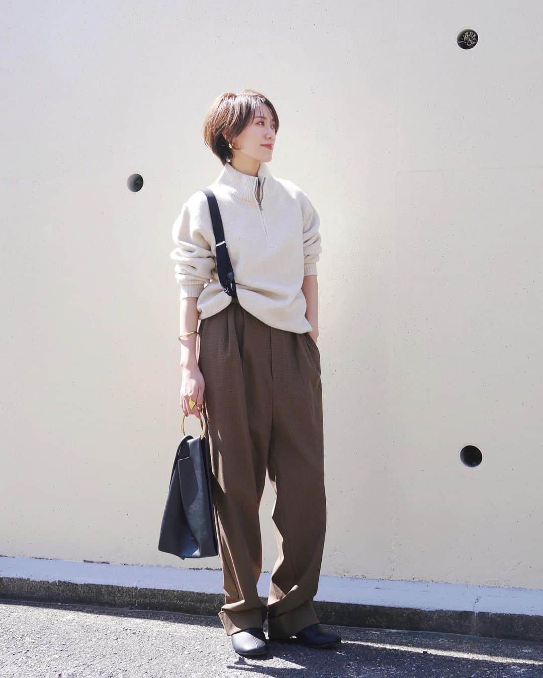 Miki Kanekoのインスタグラム：「UNIQLOの#スフレヤーンハーフジップセーター (サイズXL) 🐏  スフレヤーンだから柔らかくて着ていて気持ちいい✨   🧶…#uniqlo  👖、bangle…#todayful  👜…#ORSETT  👢…#orientaltraffic  pierce…#9ban  ring…#cene  .」