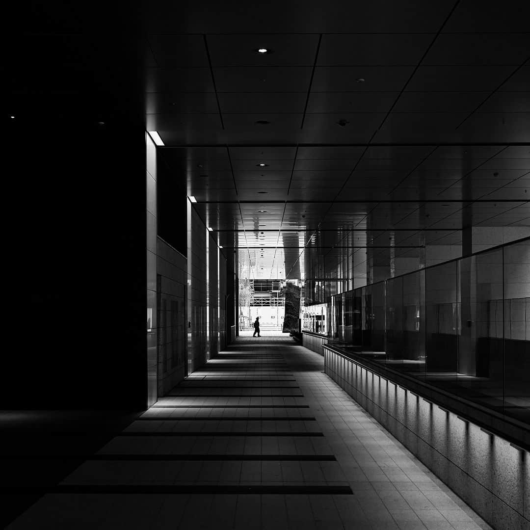naotakeのインスタグラム：「#通路 - #passage / Z8 + Z 40mm f/2 & Lightroom, 20231124 . . カレー熱に火がついて今日もカレーを食う。 . . #spicollective #streetphotographyinternational #royalsnappingartists #infamous_family #rsa_main #infinity_photo_cult #jp_gallery_member #jp_gallery_bnw #team_jp_モノクロ #ig_nihon #streetphotographybnw #igersjp #ig_streetclub #bnw_greatshots #bnw_artstyle #bnwsouls #wp_bnw #bnw_igers_ #pr0ject_bnw #igers_bnw #bnw_splendid #storyofthestreet #japancityblues #shadowspoetry #light_nikon #nikon #nikoncreators #写真好きな人と繋がりたい」