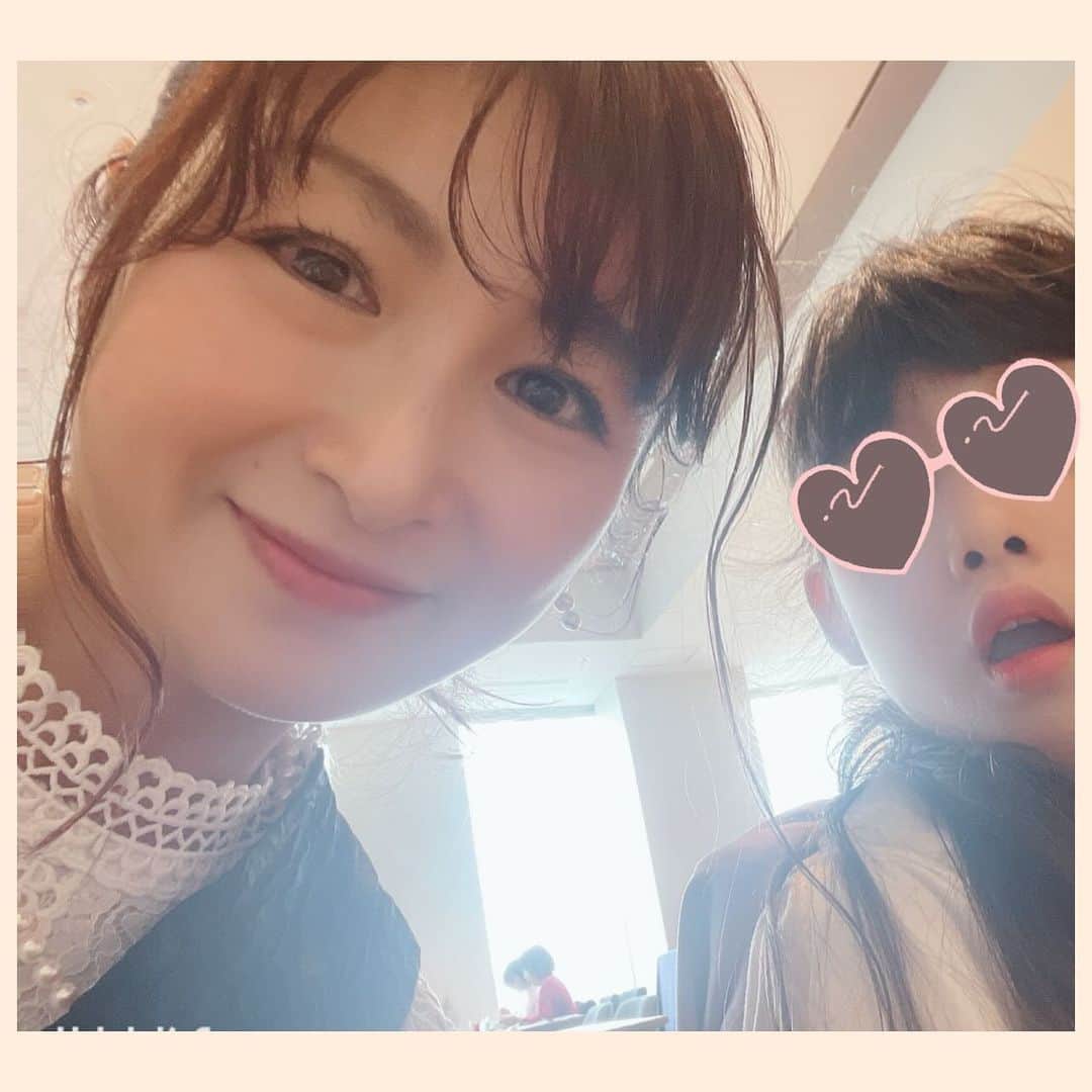 小林亜里紗さんのインスタグラム写真 - (小林亜里紗Instagram)「#elaraアンバサダー  #ランチ会　に、まさかの、ムスメと一緒に参加させて頂きました✨ 取り急ぎ、この後、#ライブコマース　に　アンバサダーの皆様も出演されることをお伝えしておきます🎵  私は今回は子供達のこともあり、時間調整が難しくランチ会のみの参加でしたが、16時半からのライブコマース、どんな感じになるのか楽しみです♡  #elara100  #eccウェルネス」11月23日 15時54分 - teketekearinko