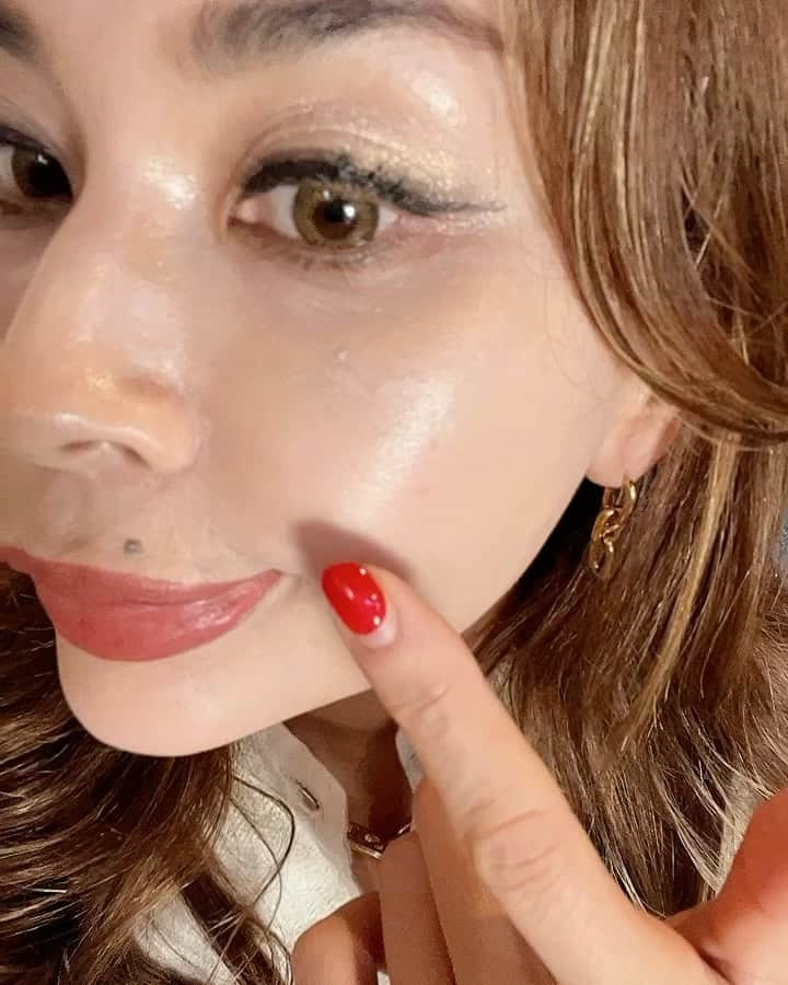 藤木貴子のインスタグラム：「わたしには カバー力 ありすぎるかも😂 ですが😆  弾力が増し増しの ブリリアントファンデーション❤️  やっぱり サイコウ😂❤️❤️❤️  @spicare.jp」