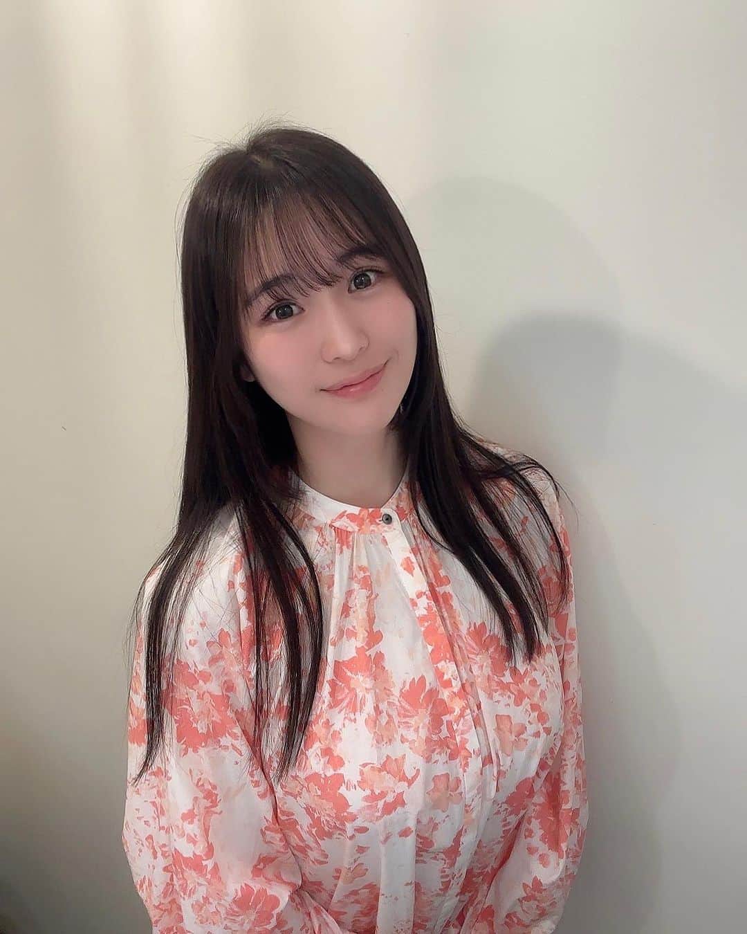 のインスタグラム：「. ＊  今夜19:00〜放送 日本テレビ『THE 突破ファイル』2時間SP 冴木麗華役で出演します！  美容室に通う女優の役で 衣装がとっても可愛かった〜🌸  ぜひご覧ください☺️」