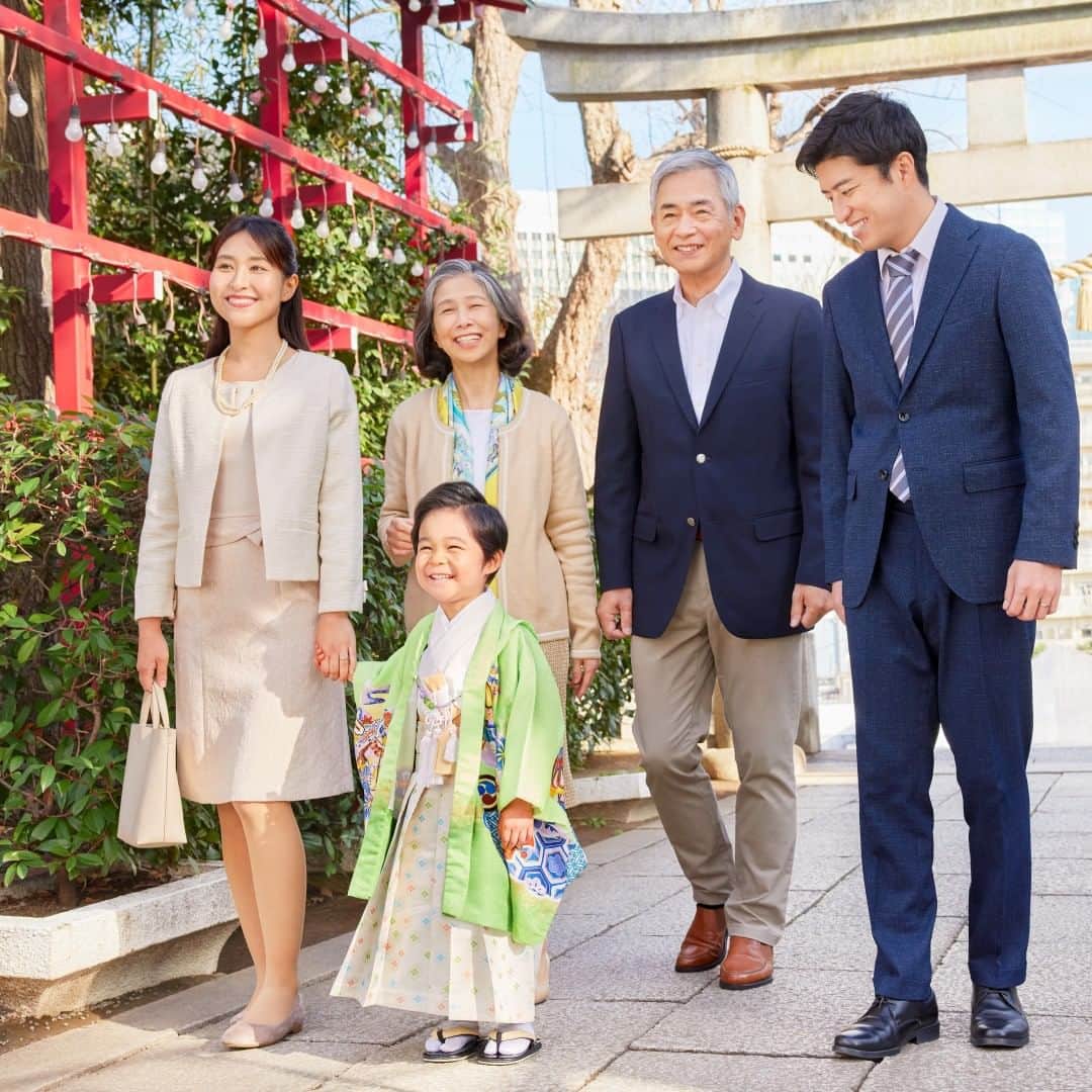 スタジオアリスのインスタグラム：「. 七五三シーズンを過ぎても大丈夫！  忙しくて七五三の日を過ぎてしまった・・・ ご安心ください“スタジオアリスの七五三“では、撮影もでかけ用着物レンタルどちらもご予約受付中です！  また、「記念撮影と神社へのお参りを1日で出来ない？」 といったお問合せもご安心ください💖  撮影とお参りが1日で出来る「七五三1Dayプラン」をご用意しております！  七五三1Dayプランについては、「スタジオアリスの七五三」で検索🔍  #スタジオアリス #studioalice #七五三 #七五三撮影 #おでかけ用着物レンタル #着物レンタル #ハレの日 #1Dayプラン」