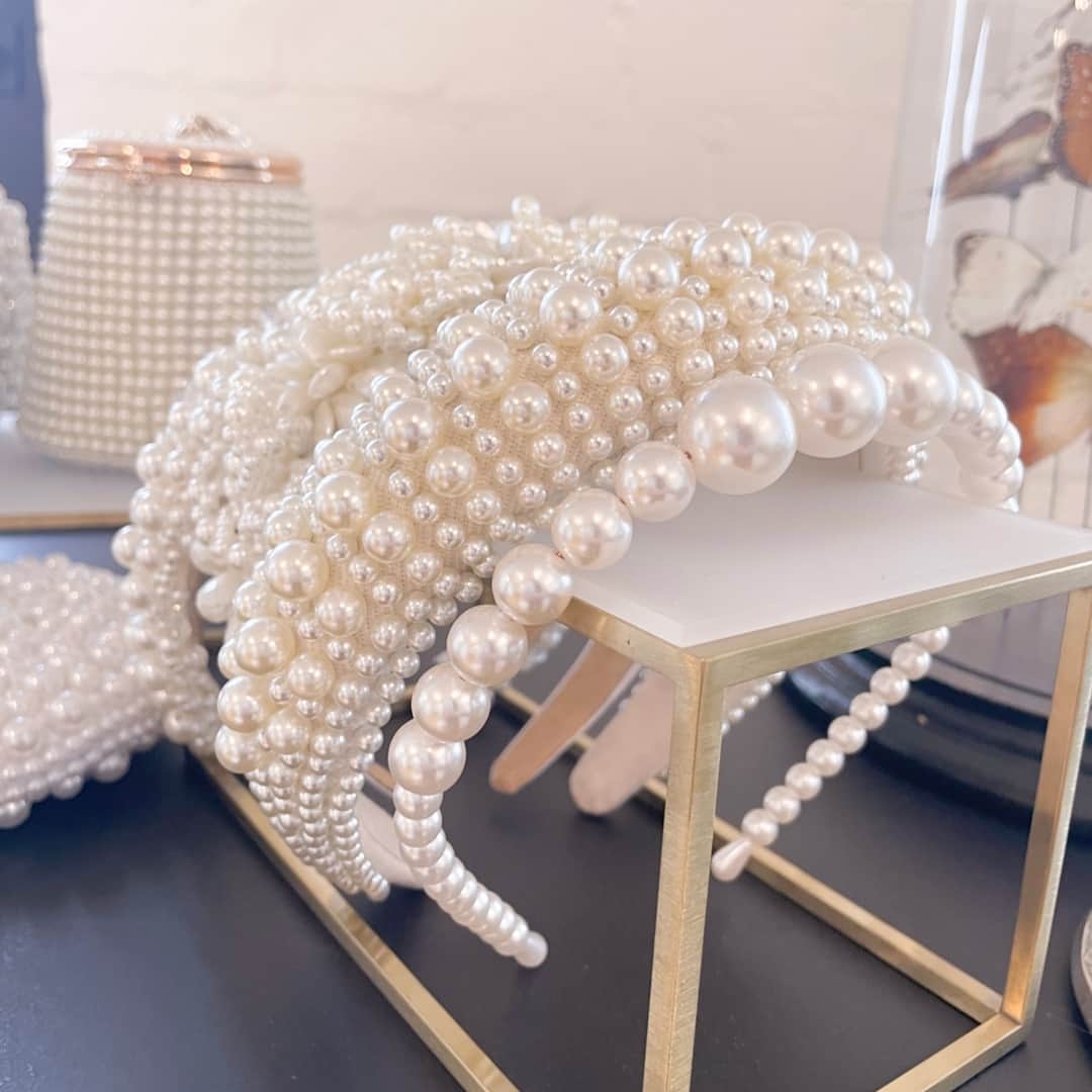 キャサリンディーンのインスタグラム：「Accessories create a mood for your occasion. Elegance is redefined with these beautiful pearl headbands. Have you thought about adding a pearl crown to complete your look?⁣ Unveiling our pearl creations! ✨🥰  #catherinedeane #cdbride #cdaccessories #accessories」